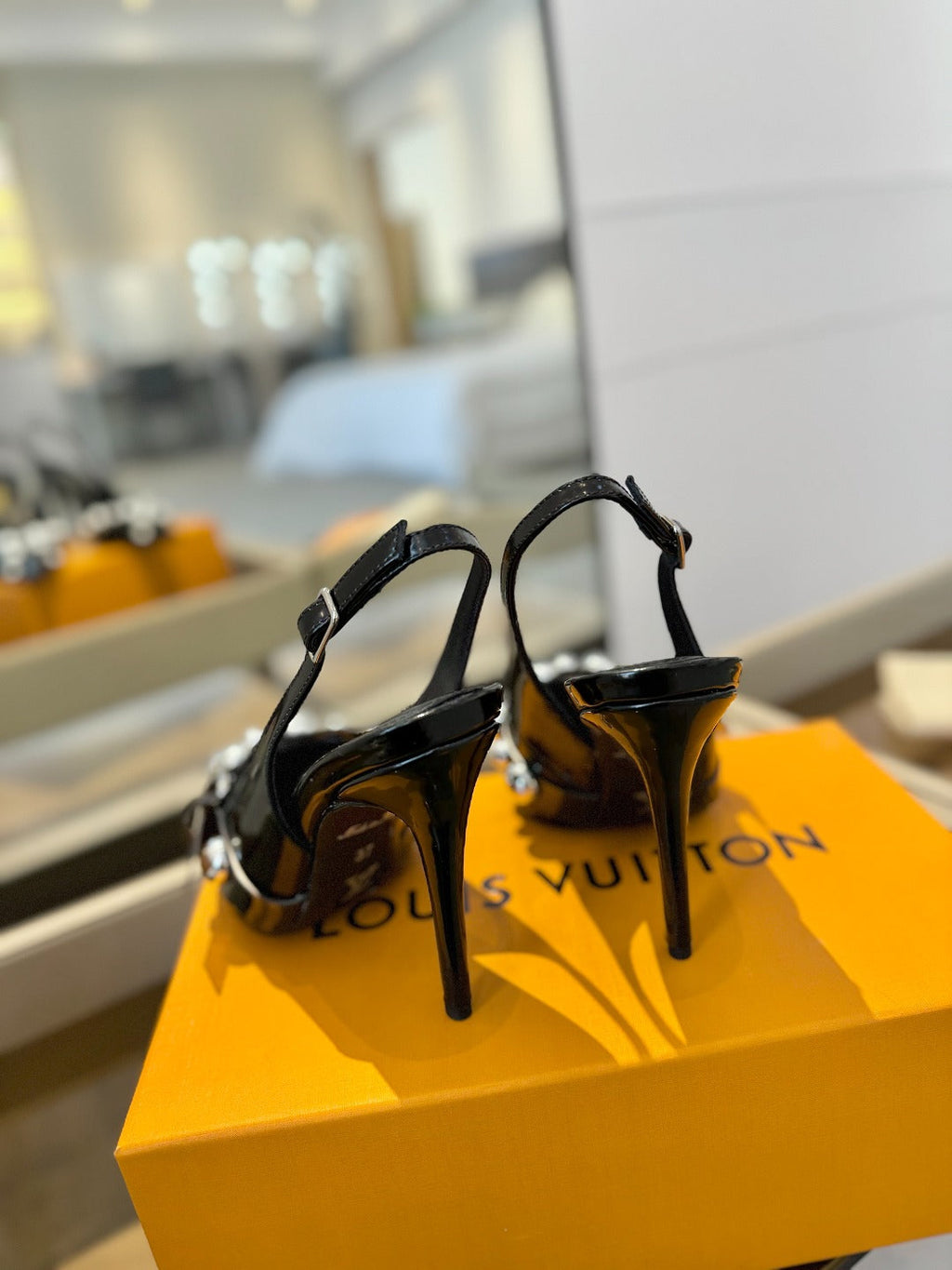 HIGH HEELS 95 MM IN BLACK PATENT CALFSKIN WITH CRYSTALS