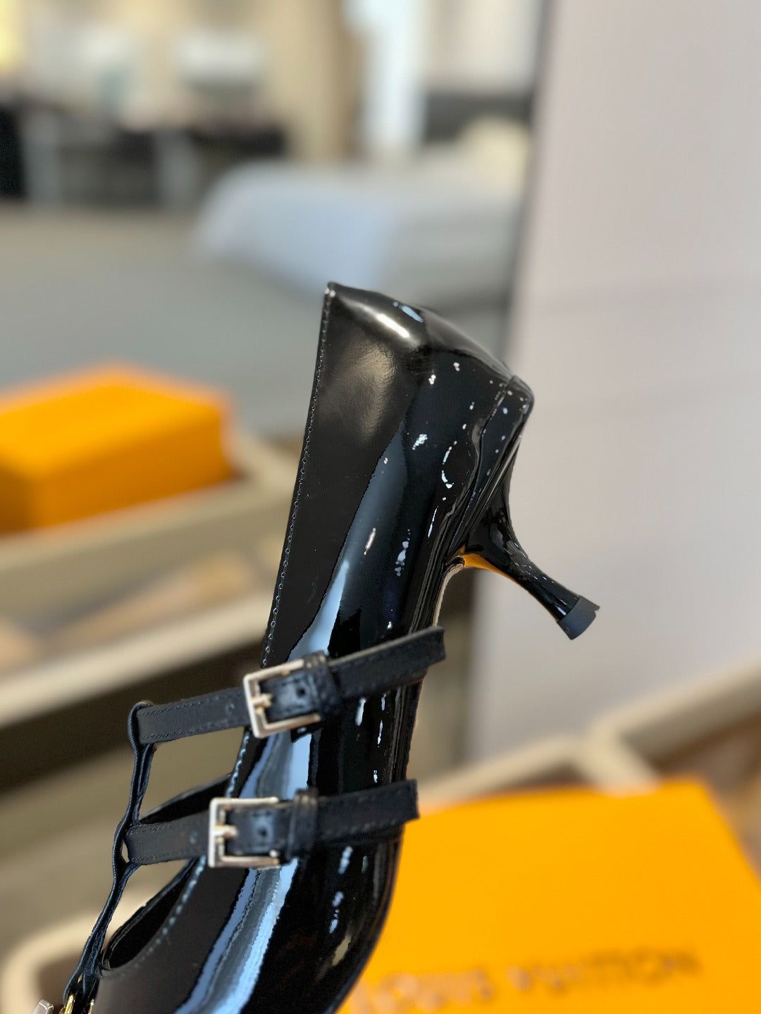 HIGH PUMP 5 CM TRIPLE-STRAP IN BLACK PATENT CALFSKIN