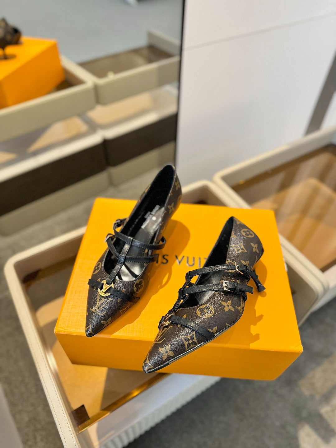 HIGH PUMP 5 CM TRIPLE-STRAP IN CHOCOLATE BROWN MONOGRAM CALFSKIN WITH BLACK STRAP