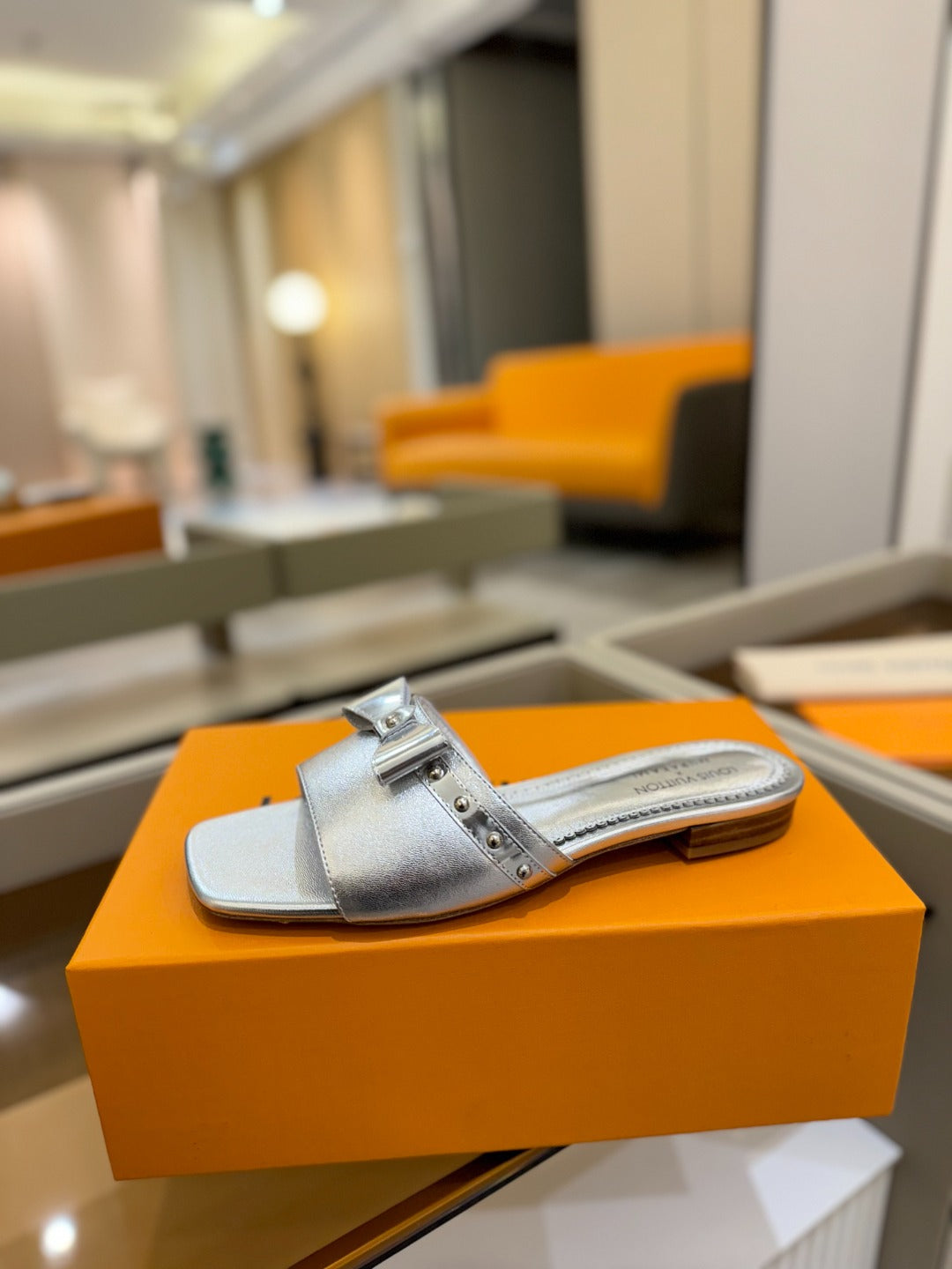 LV X TM 6AM FLAT MULE IN SILVER CALFSKIN