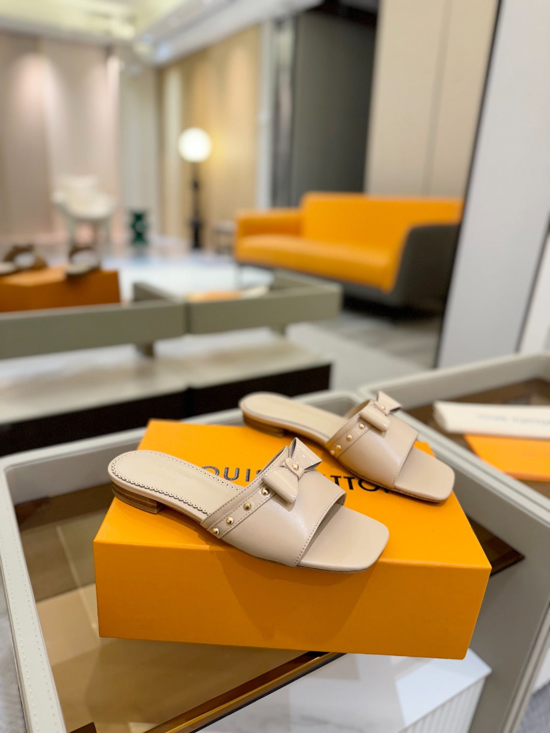 LV X TM 6AM FLAT MULE IN LINEN TAN CALFSKIN