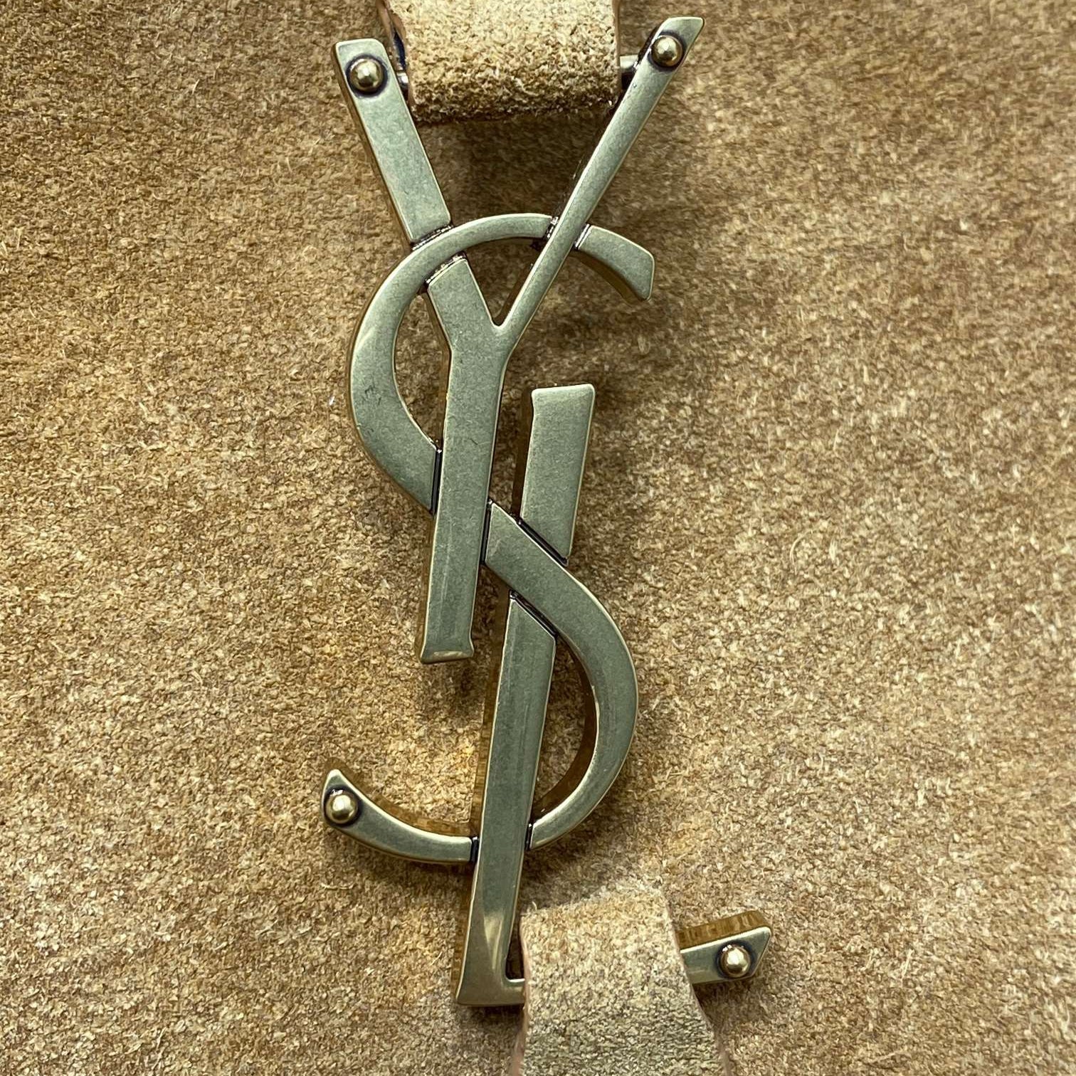 LE 5 À 7 SUPPLE BAG 31 IN PEANUT BROWN SUEDE