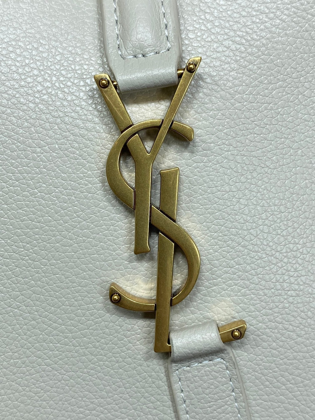 LE 5 À 7 LARGE SUPPLE BAG 31 IN WHITE CALFSKIN