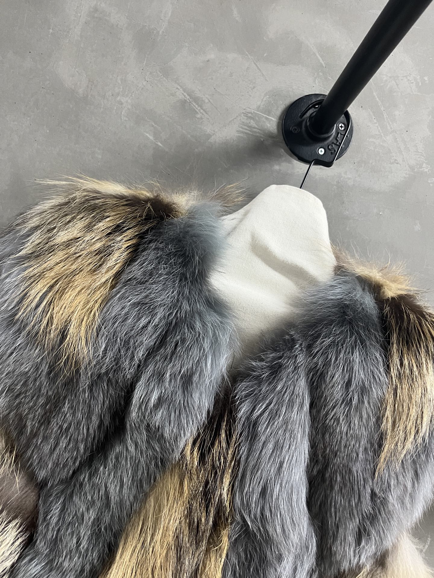 LV 25S FUR VEST 0059