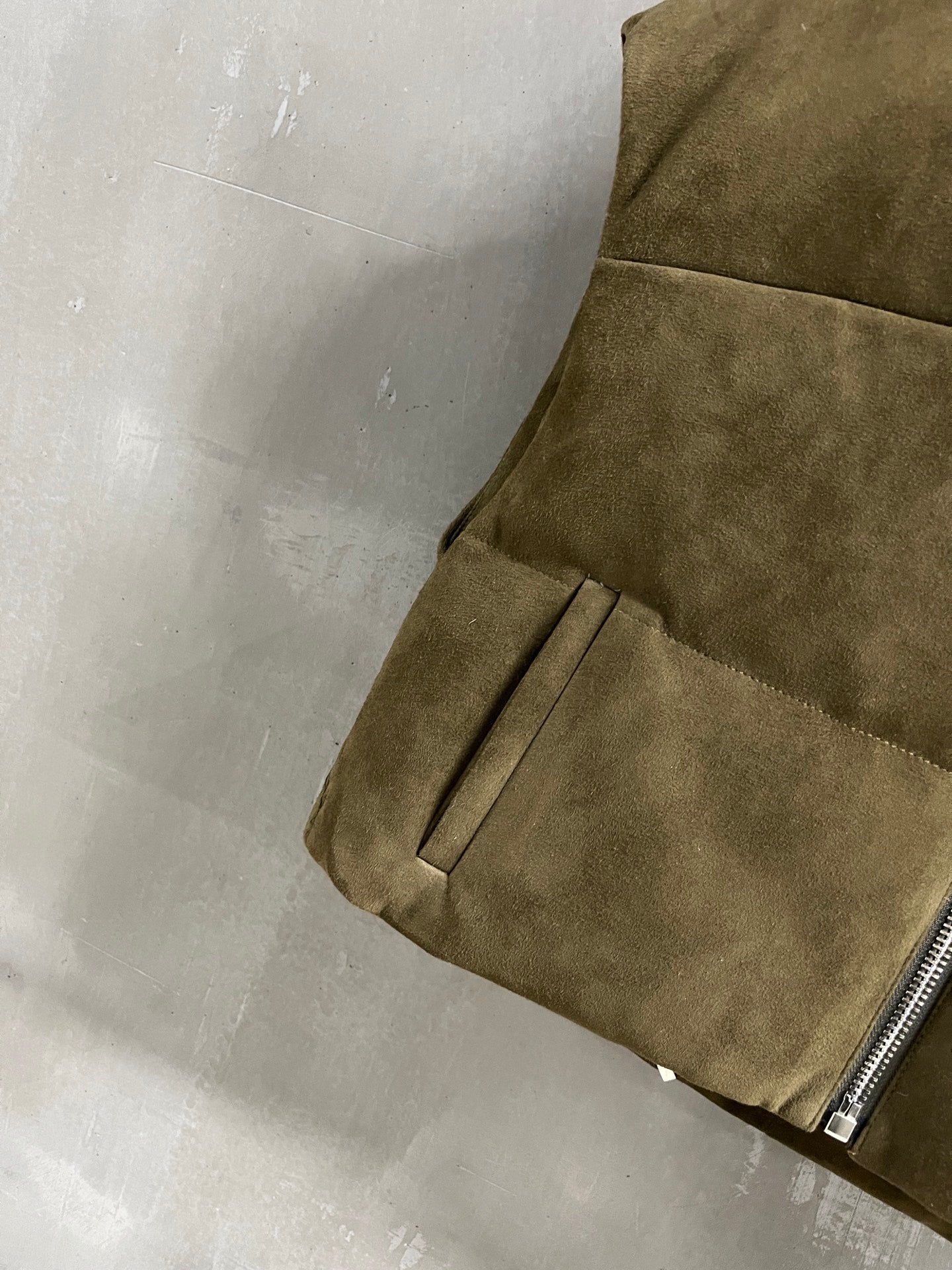 PRADA 25S SUEDE DOWN VEST 386