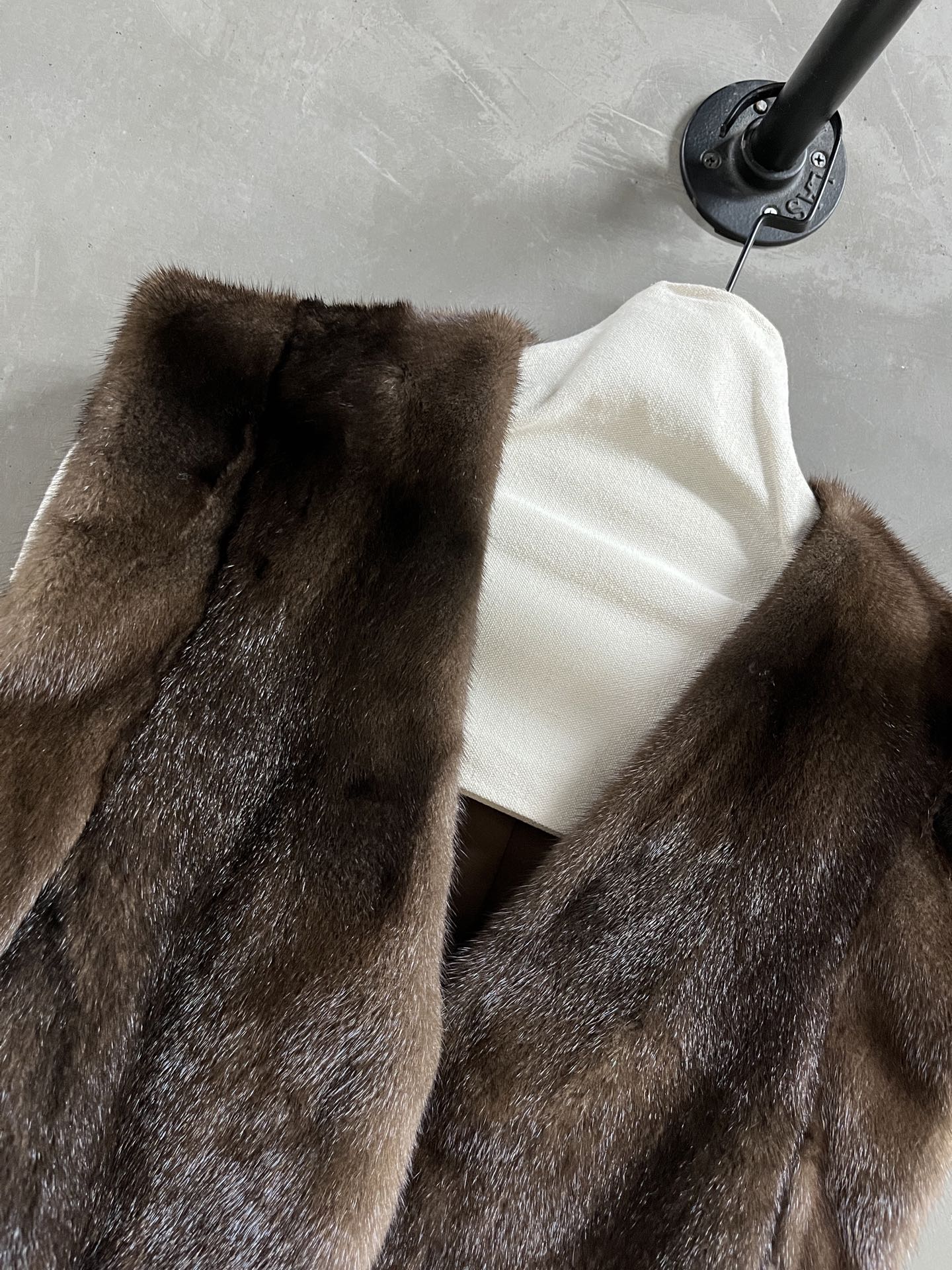 MIUMIU FUR VEST STYLE 684