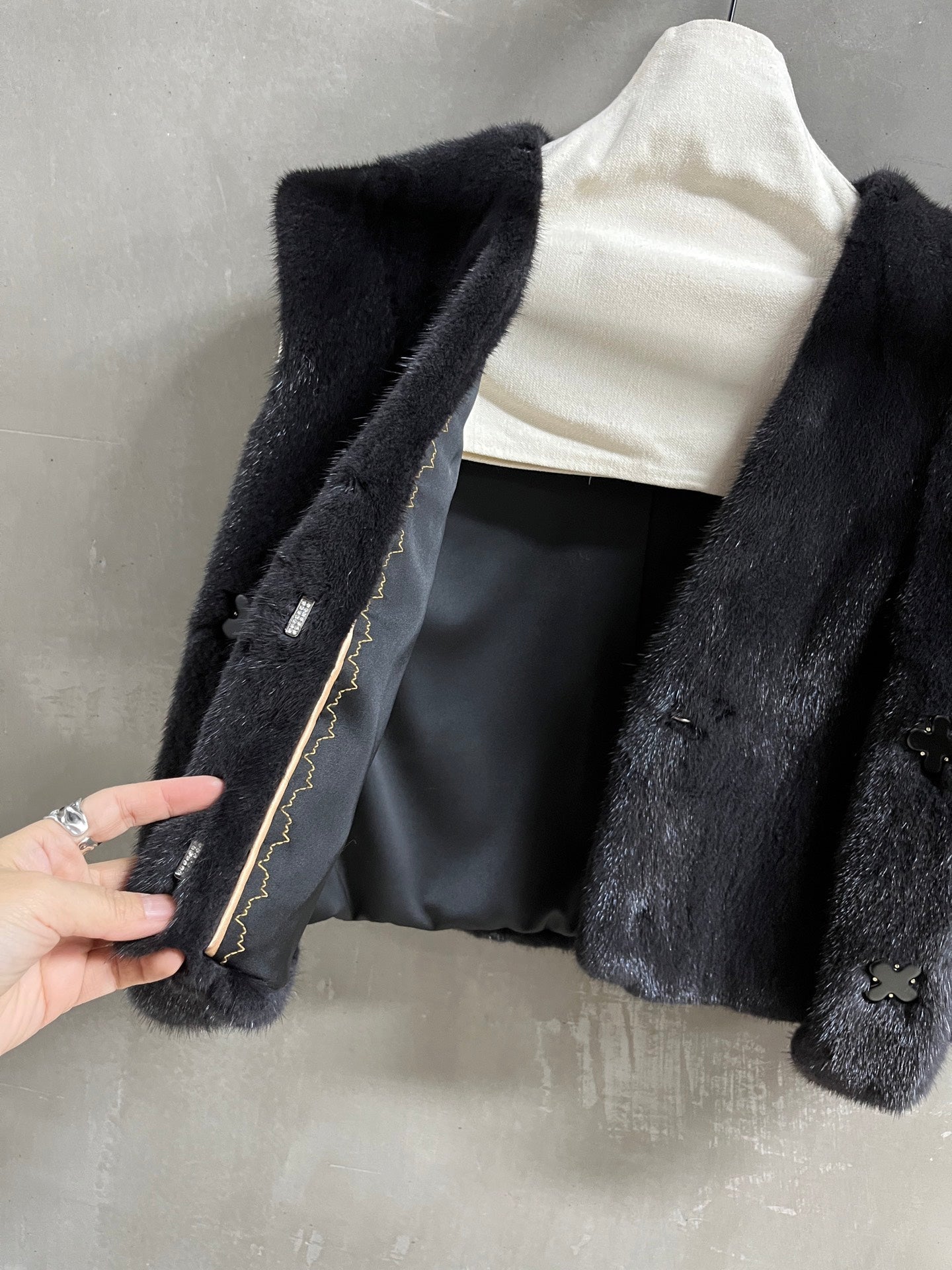 MIUMIU FUR VEST STYLE 683