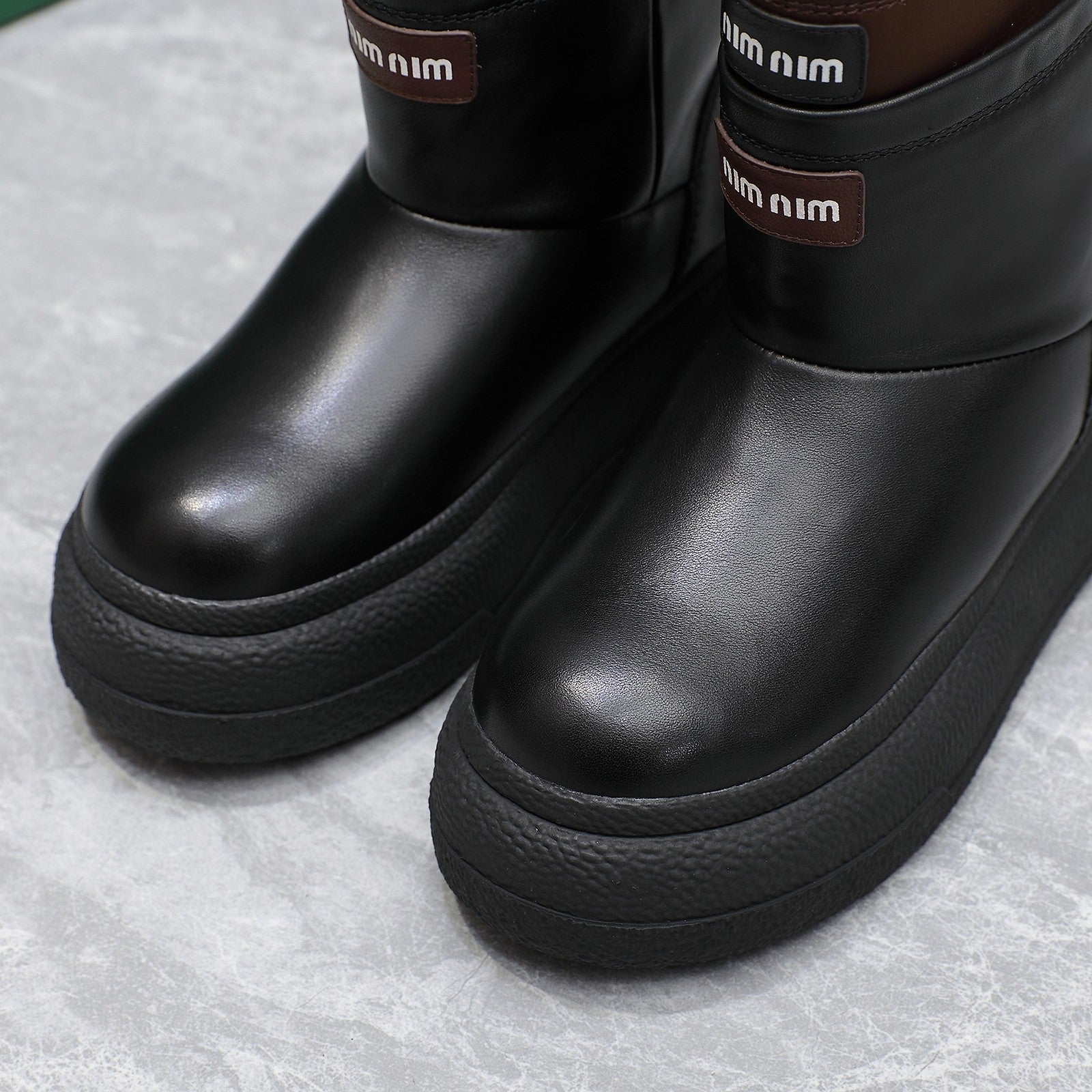 THICK-SOLED SNOW BOOTS IN BLACK CALFSKIN MIX CHOCOLATE NYLON