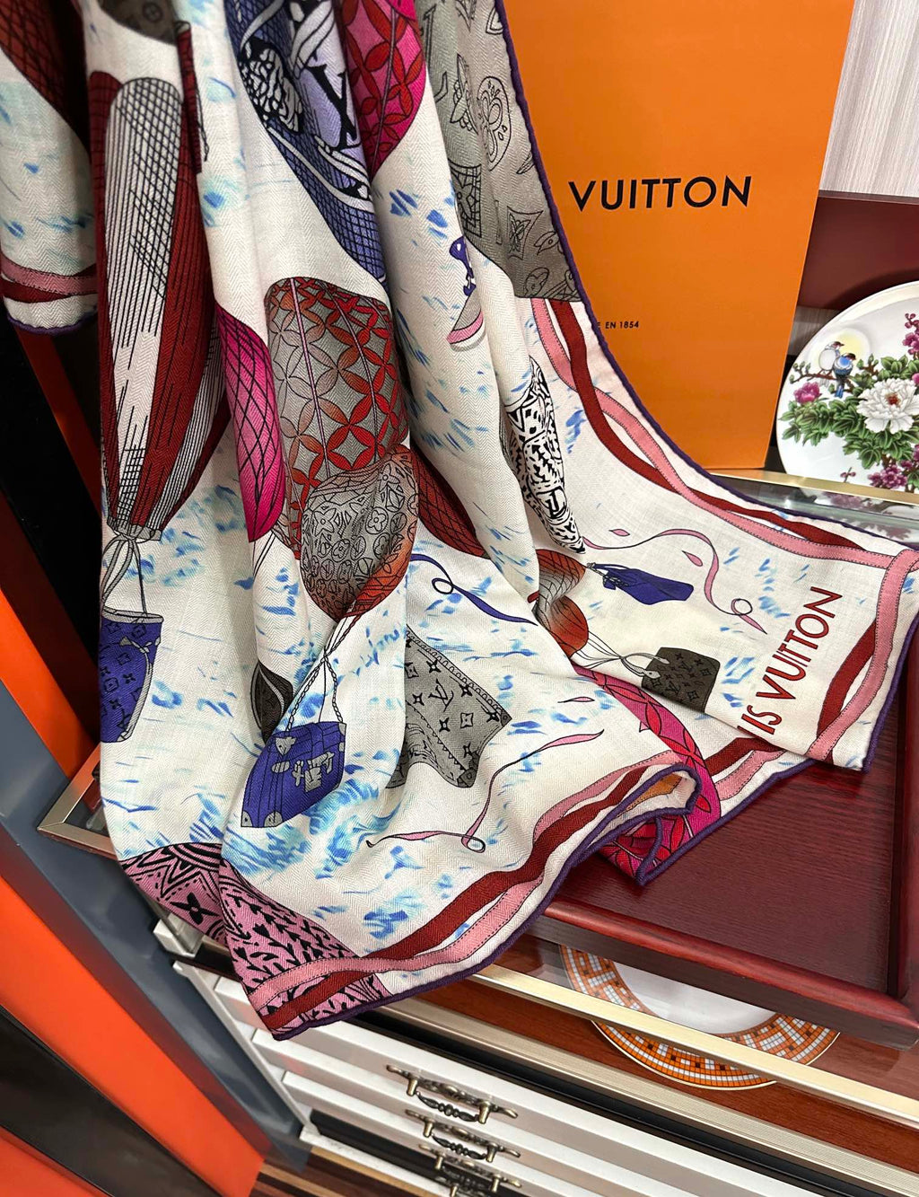 UP AND AWAY 140 CM SQUARE SILK SCARF COLORFUL 400073