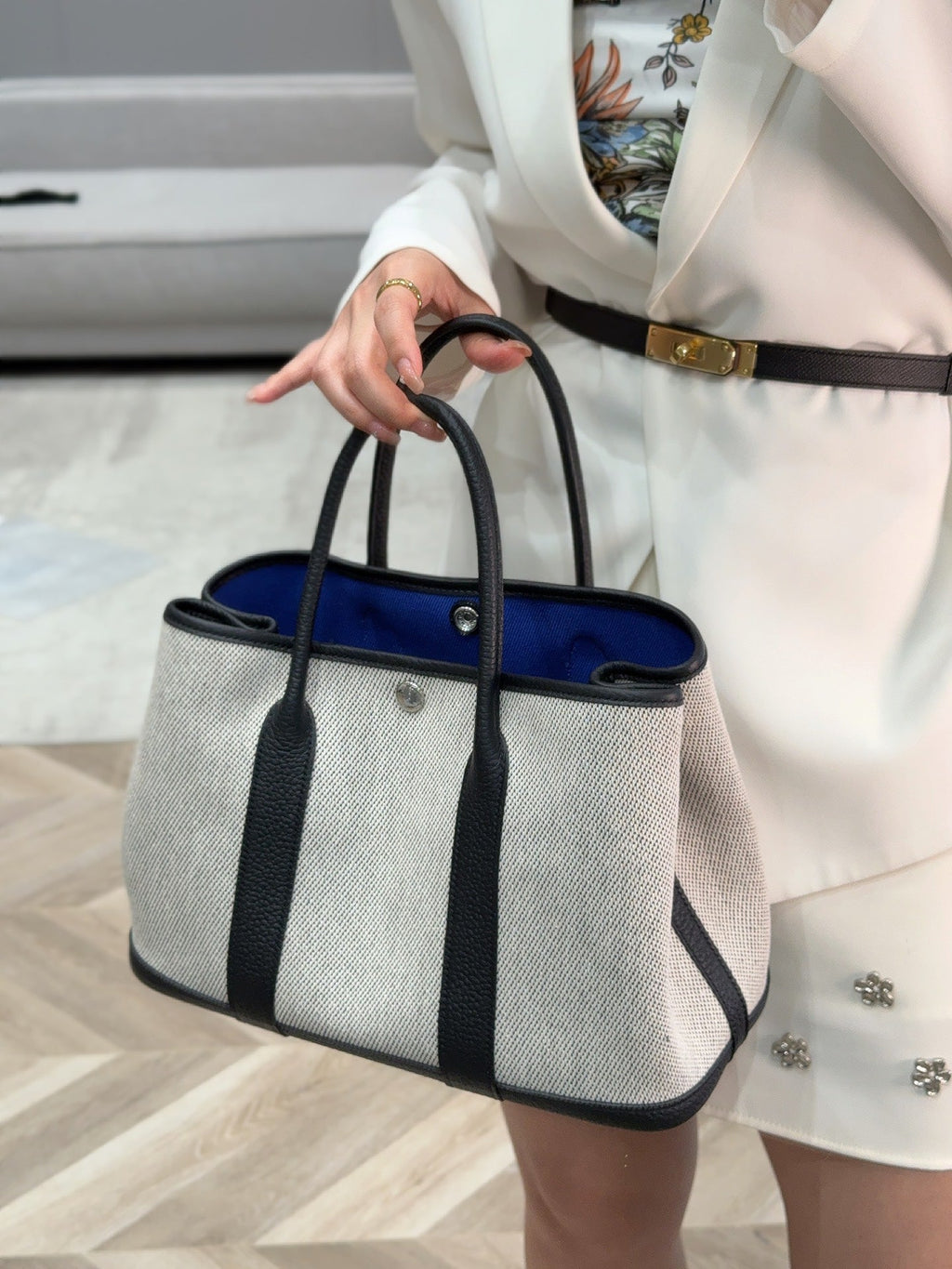 GARDEN PARTY 30CM IN WHITE TOILETS COTTON CANVAS AND BLACK CALFSKIN BLUE CANVAS ON SIDE OTHER