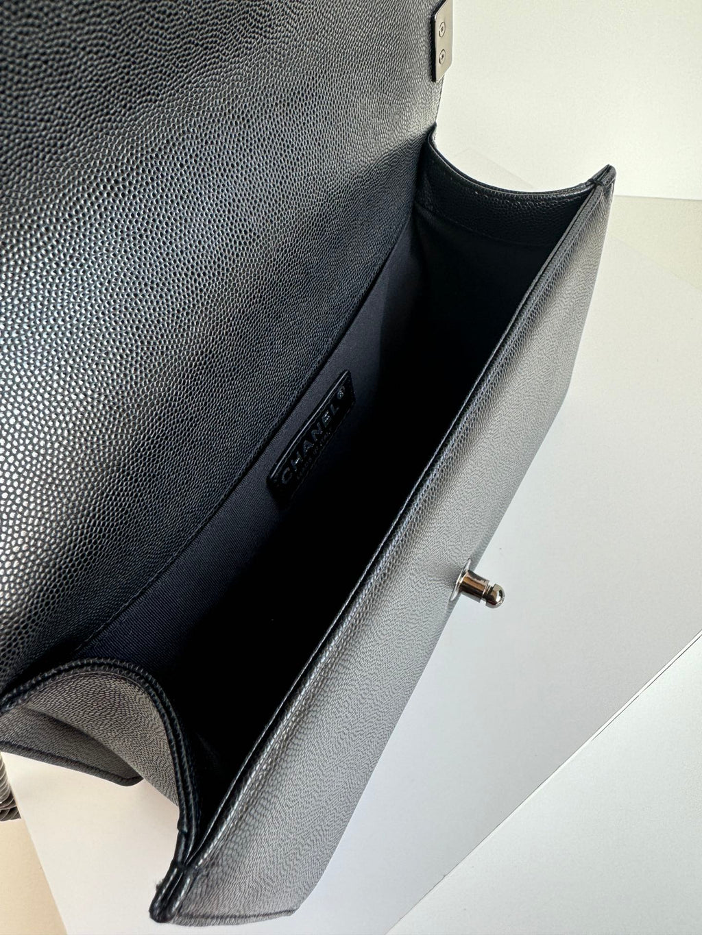 CHANEL BOY 25S 25 CM IN BLACK LAMBSKIN