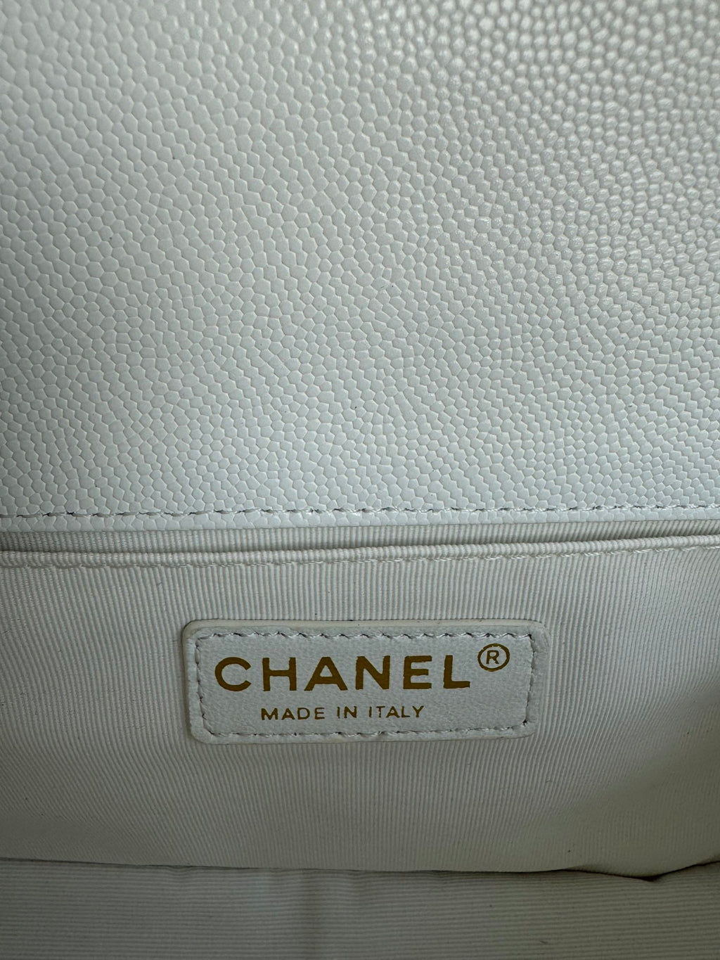 CHANEL BOY 25S 25 CM IN WHITE LAMBSKIN WITH GOLD HARDWARE