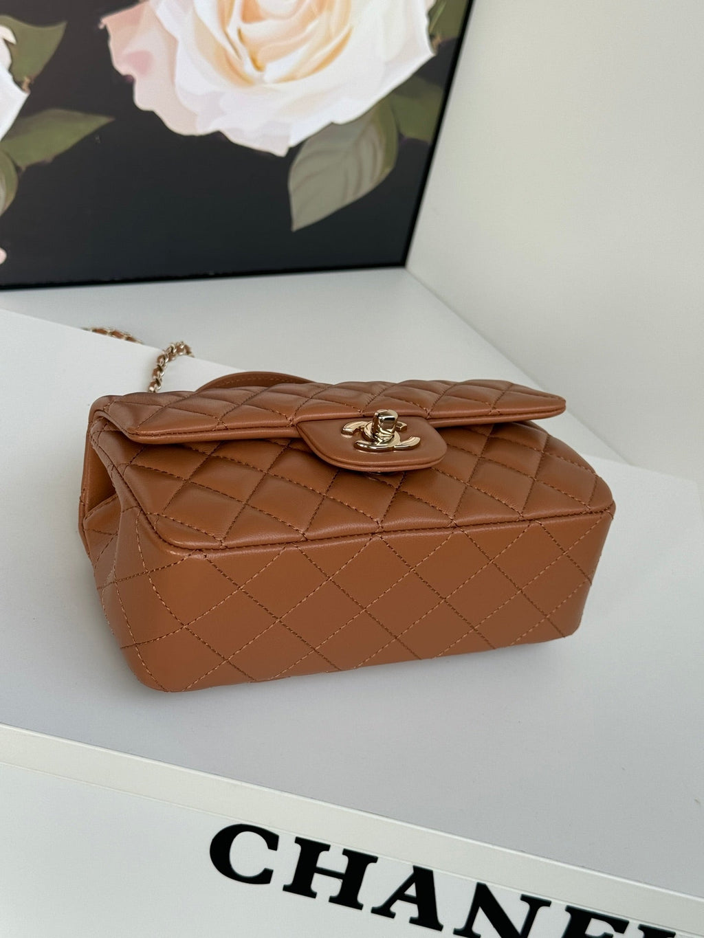 FLAP BAG 20 IN BRONZE BROWN LAMBSKIN WITH HANDLE- NEW