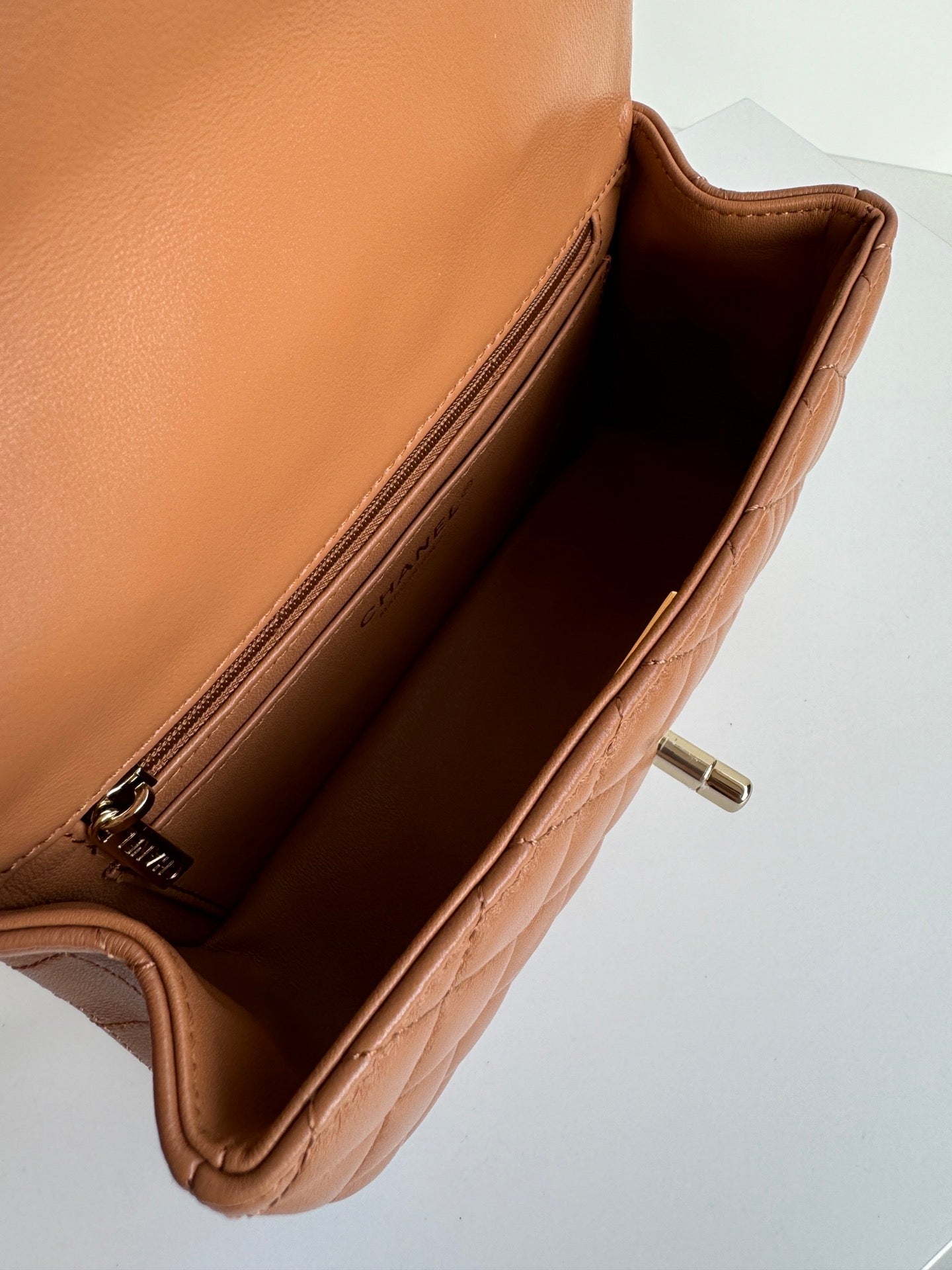 FLAP BAG 20 IN BRONZE BROWN LAMBSKIN WITH HANDLE- NEW