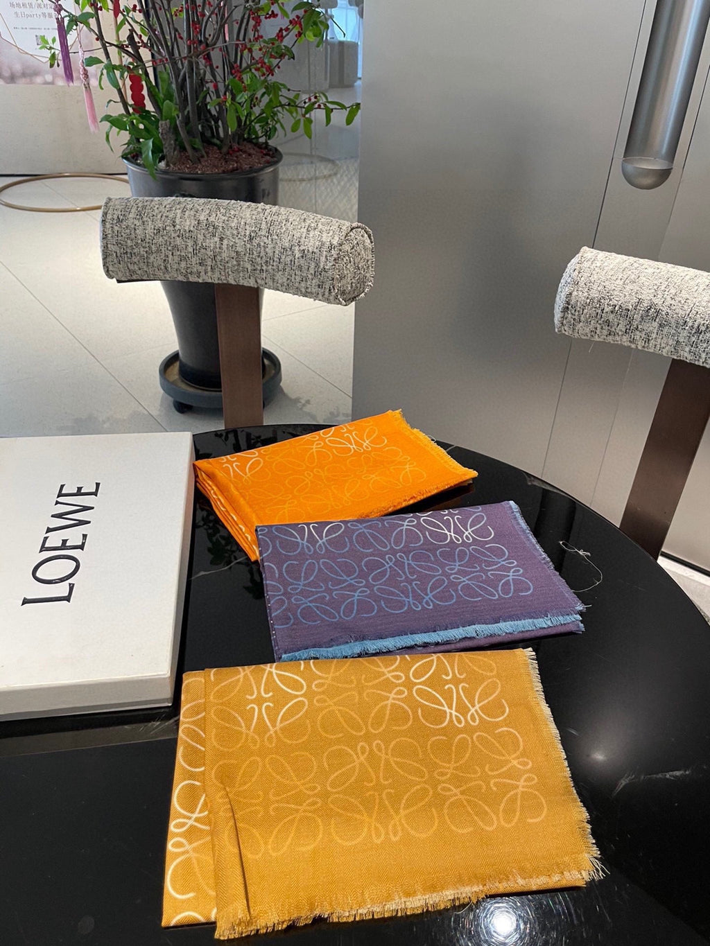 LOEWE 25S SCARF 200 IN CASHMERE SILK 0001