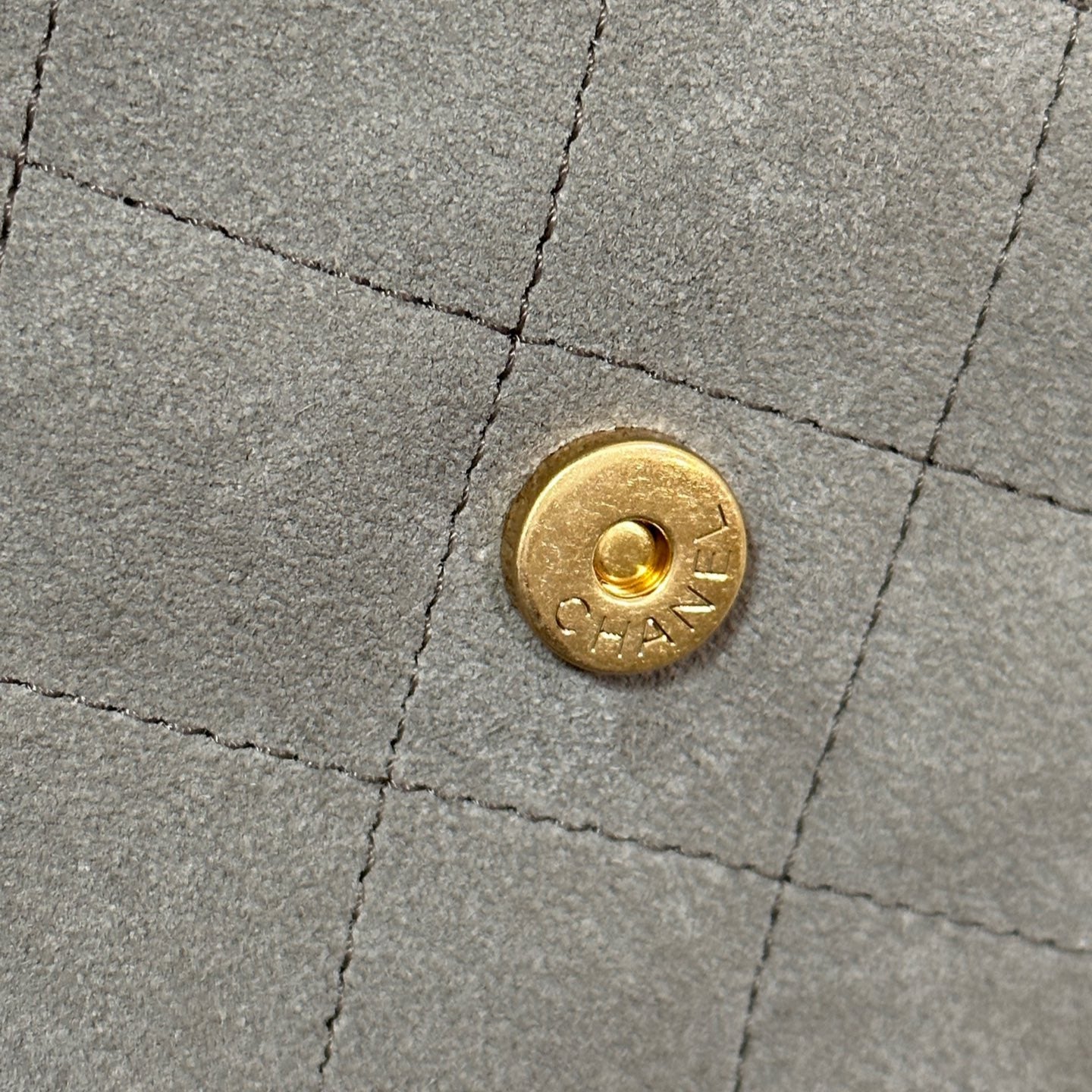 CC 25 HANDBAG 30 IN NATURAL GREY SUEDE GOLD HARDWARE