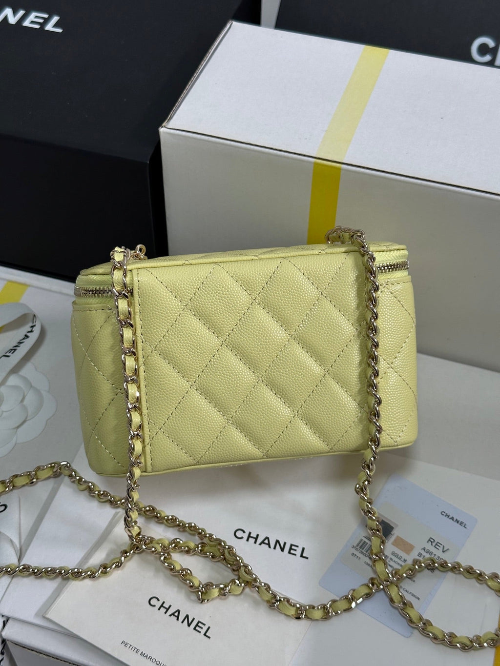 VANITY CASE 17 CRYSTAL STUDDED LOGO IN YELLOW CALFSKIN GOLD HARDWARE