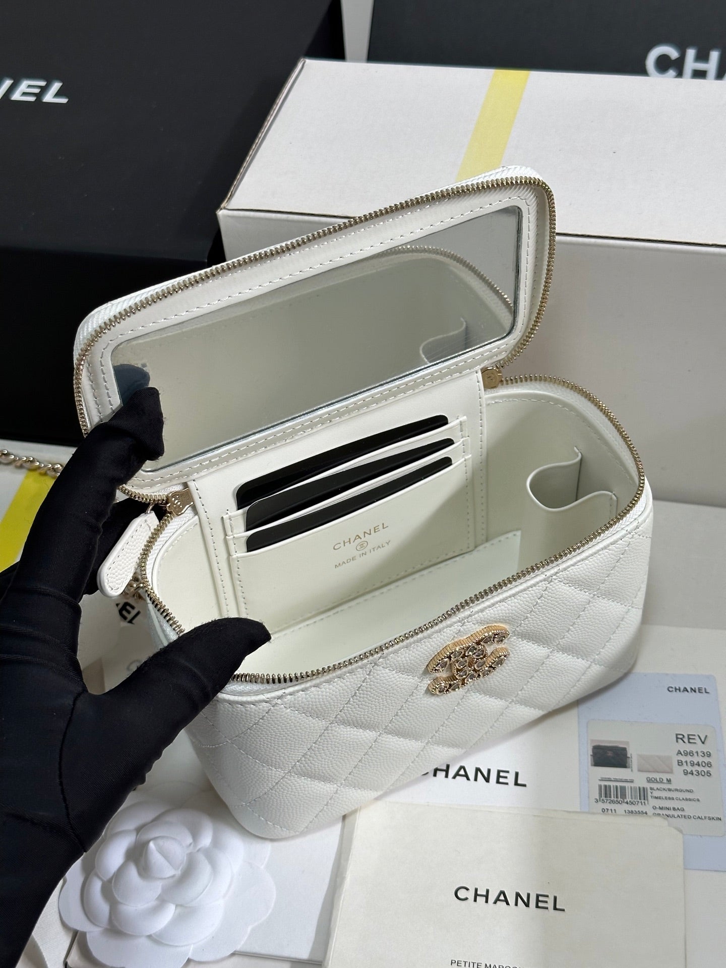 VANITY CASE 17 CRYSTAL STUDDED LOGO IN WHITE CALFSKIN GOLD HARDWARE