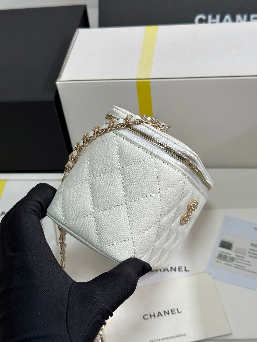 VANITY CASE 17 CRYSTAL STUDDED LOGO IN WHITE CALFSKIN GOLD HARDWARE