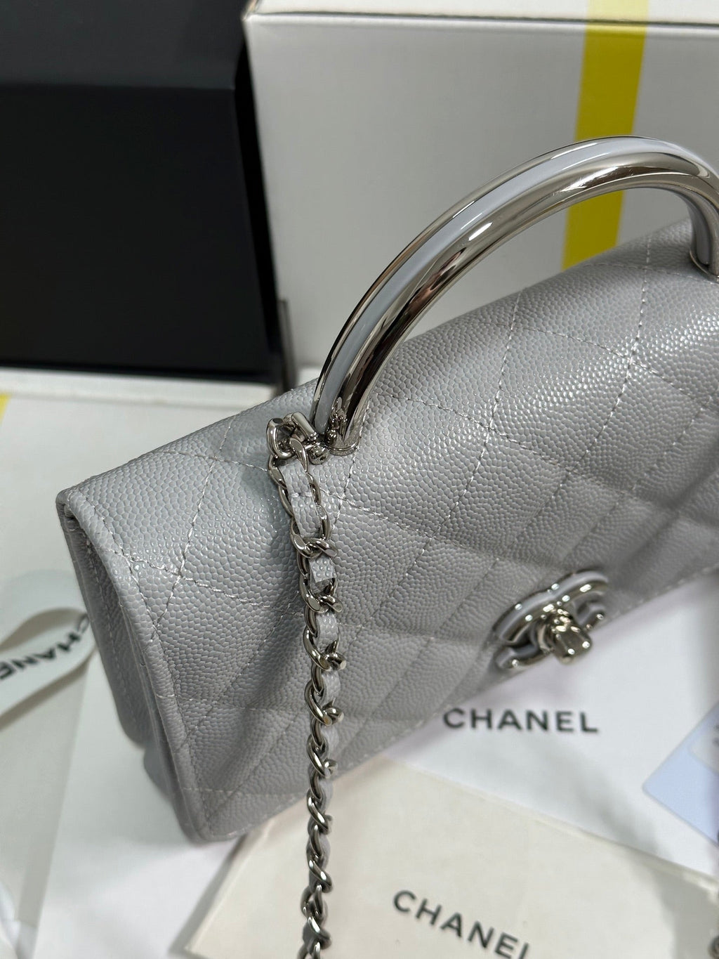 FLAP BAG WITH SILVER-TONE HANDLE 19 IN GREY SHINY CAVIAR SKIN