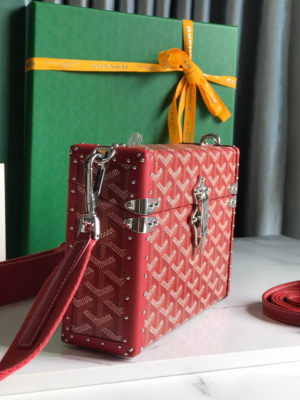 CASSETTE TRUNK BAG 21 IN BURGUNDY RED GOYARDINE CANVAS & CLAMECY COWHIDE