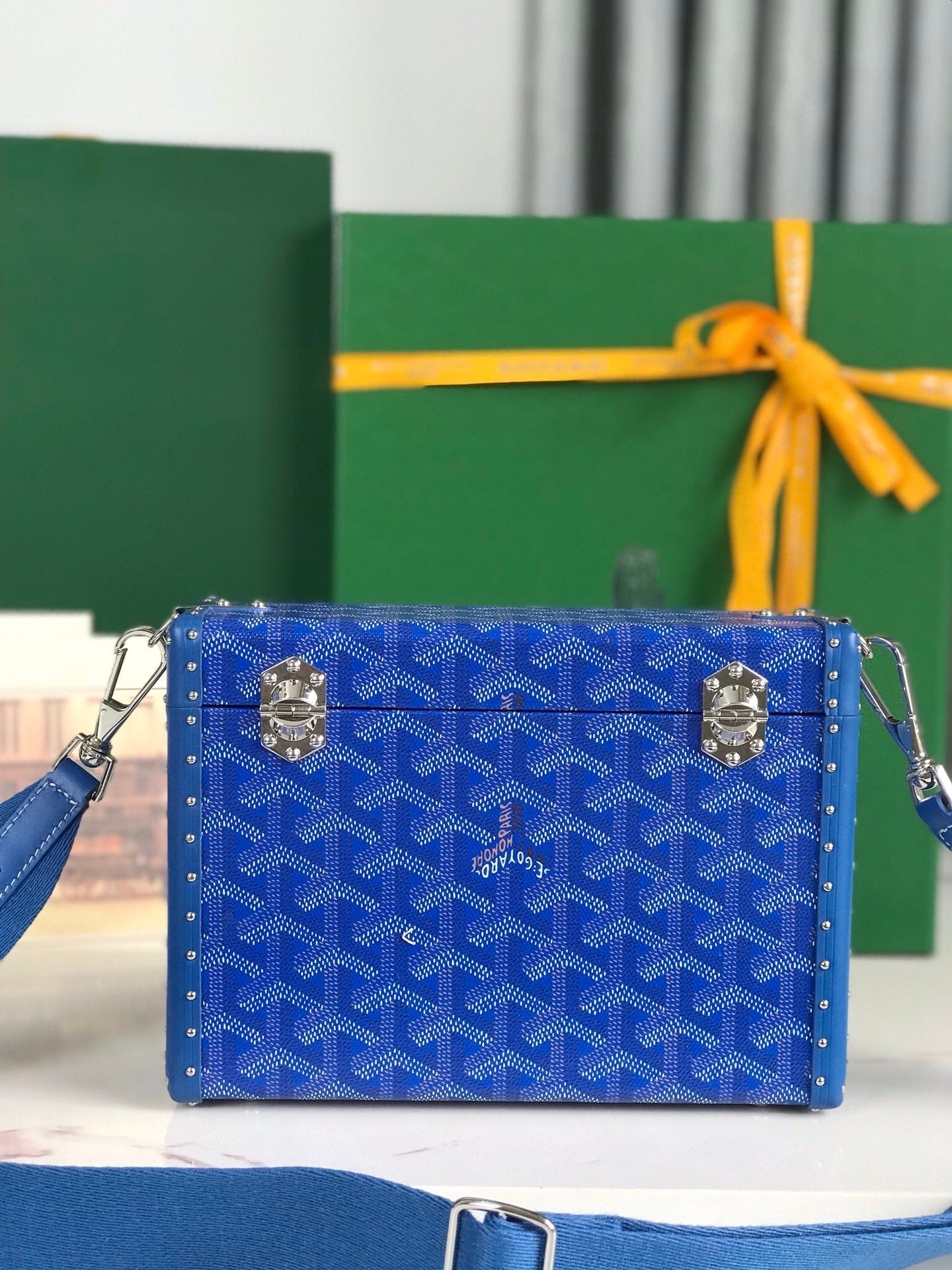 CASSETTE TRUNK BAG 21 IN BLUE GOYARDINE CANVAS & CLAMECY COWHIDE