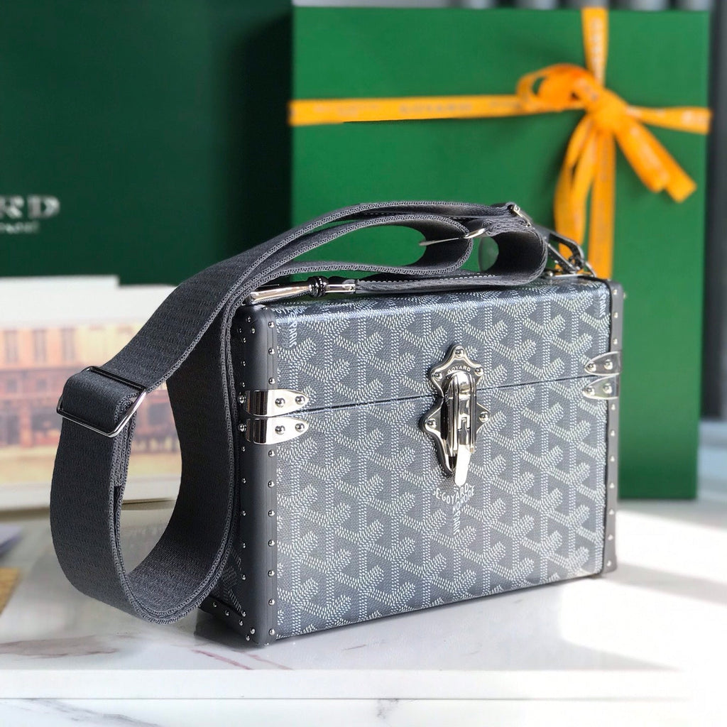 CASSETTE TRUNK BAG 21 IN GREY GOYARDINE CANVAS & CLAMECY COWHIDE