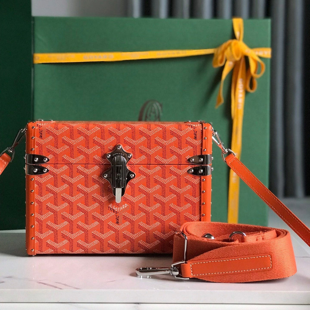 CASSETTE TRUNK BAG 21 IN RED GOYARDINE CANVAS & CLAMECY COWHIDE