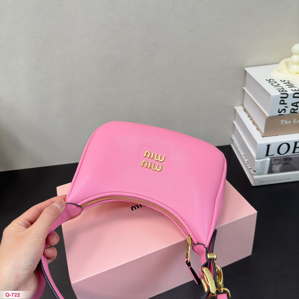 HOBO 22 BAG IN LIGHT PINK CALFSKIN