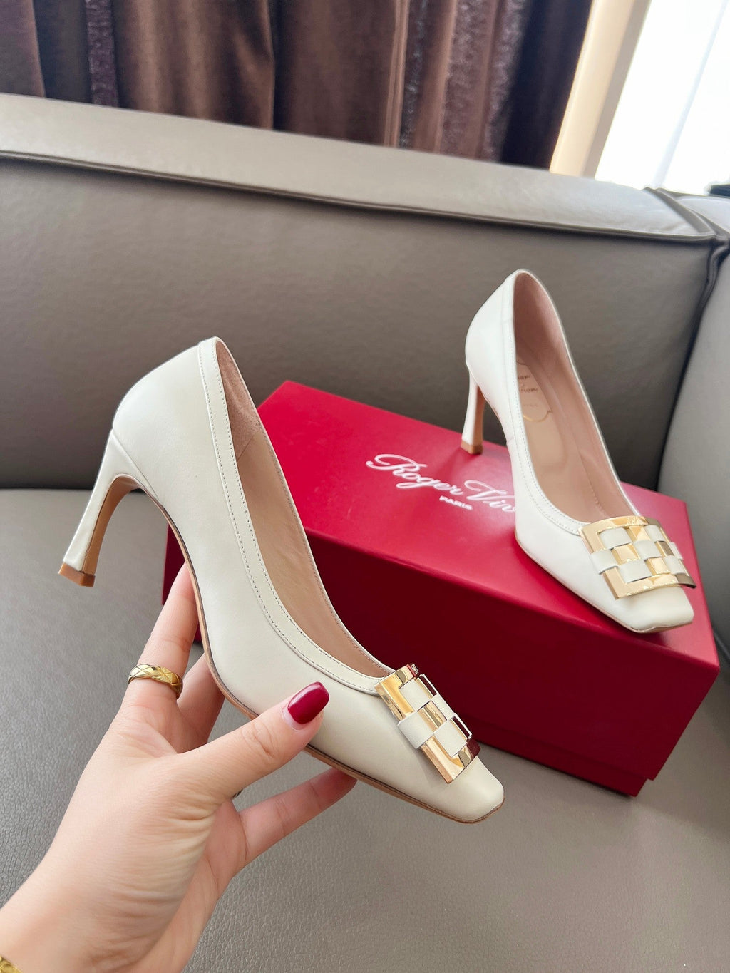TROMPETTE BALLERINAS PUMPS IN OFF WHITE SHINY CALFSKIN GOLD BUCKLE