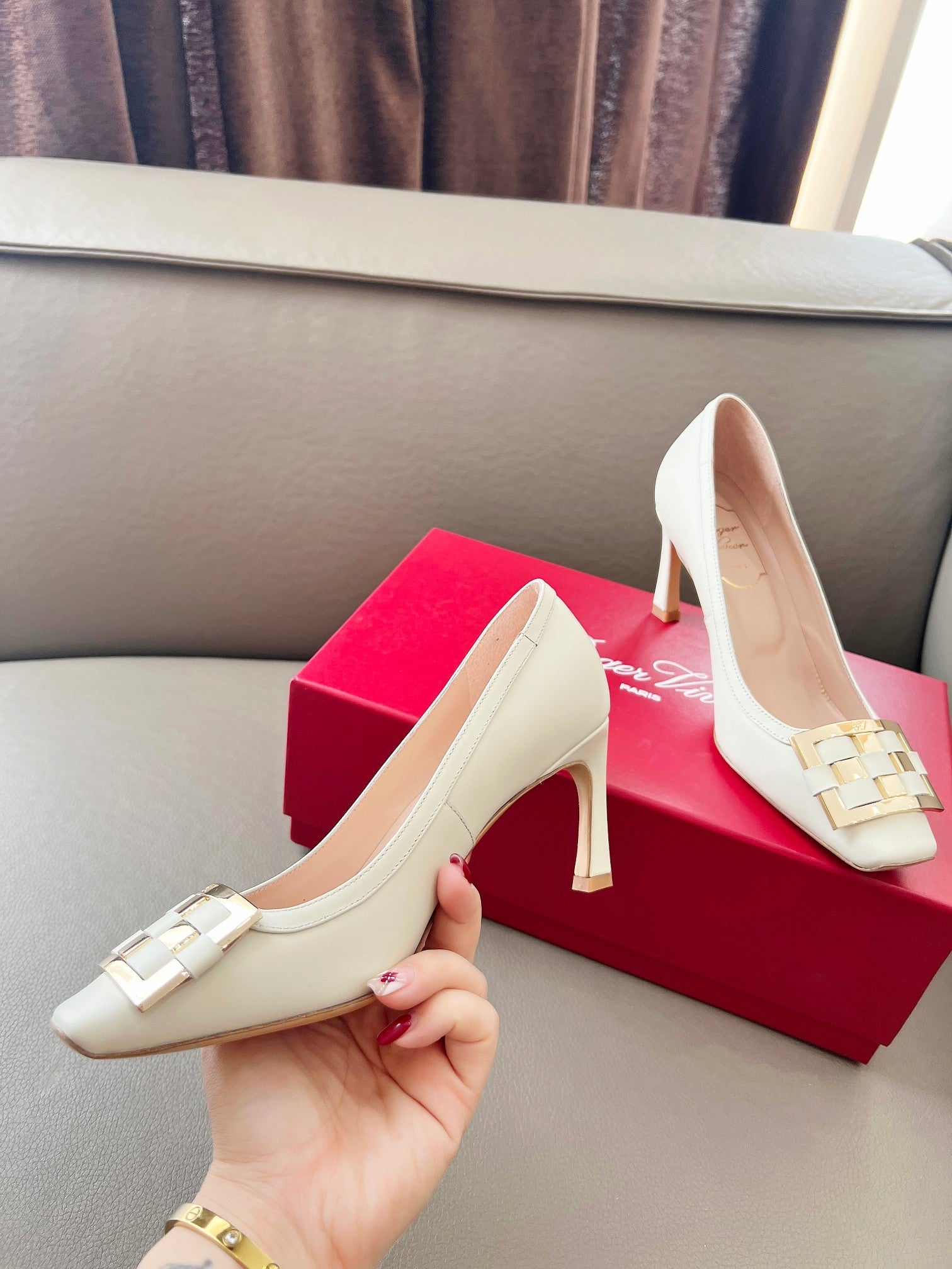 TROMPETTE BALLERINAS PUMPS IN OFF WHITE SHINY CALFSKIN GOLD BUCKLE