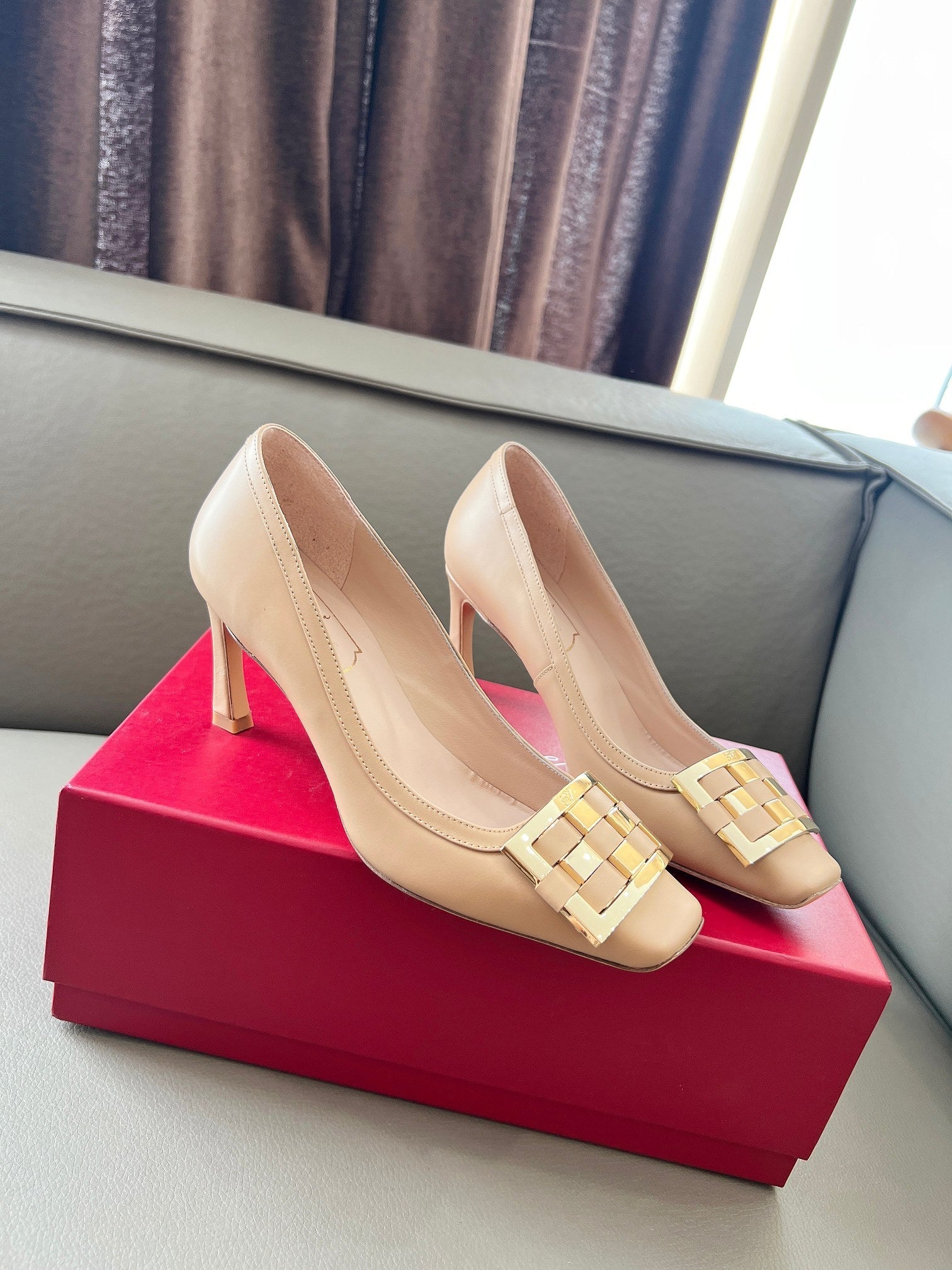 TROMPETTE BALLERINAS PUMPS IN NUDE SHINY CALFSKIN GOLD BUCKLE