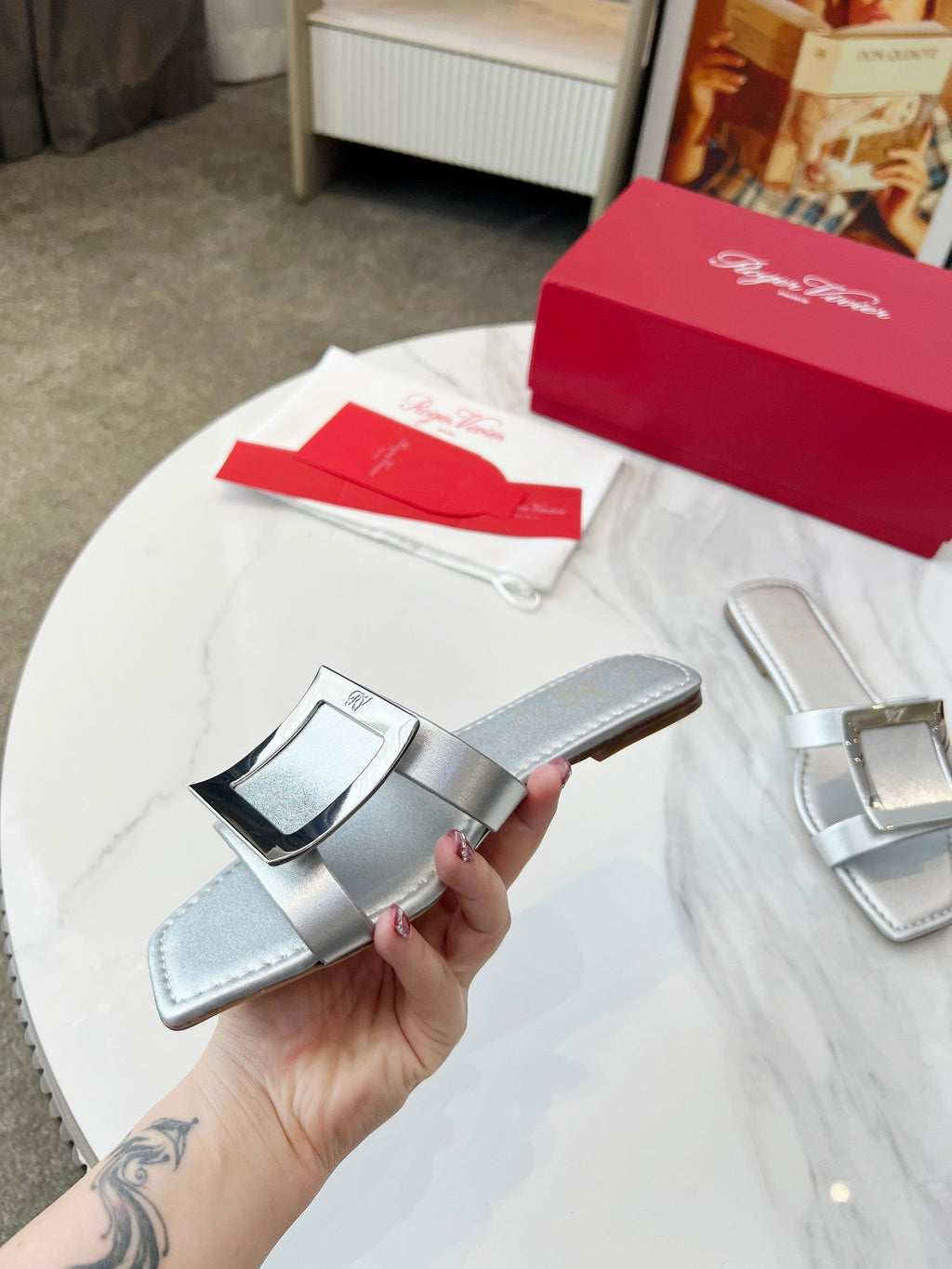 VIV' BY THE SEA MULES IN SILVER CALFSKIN SILVER BUCKLE