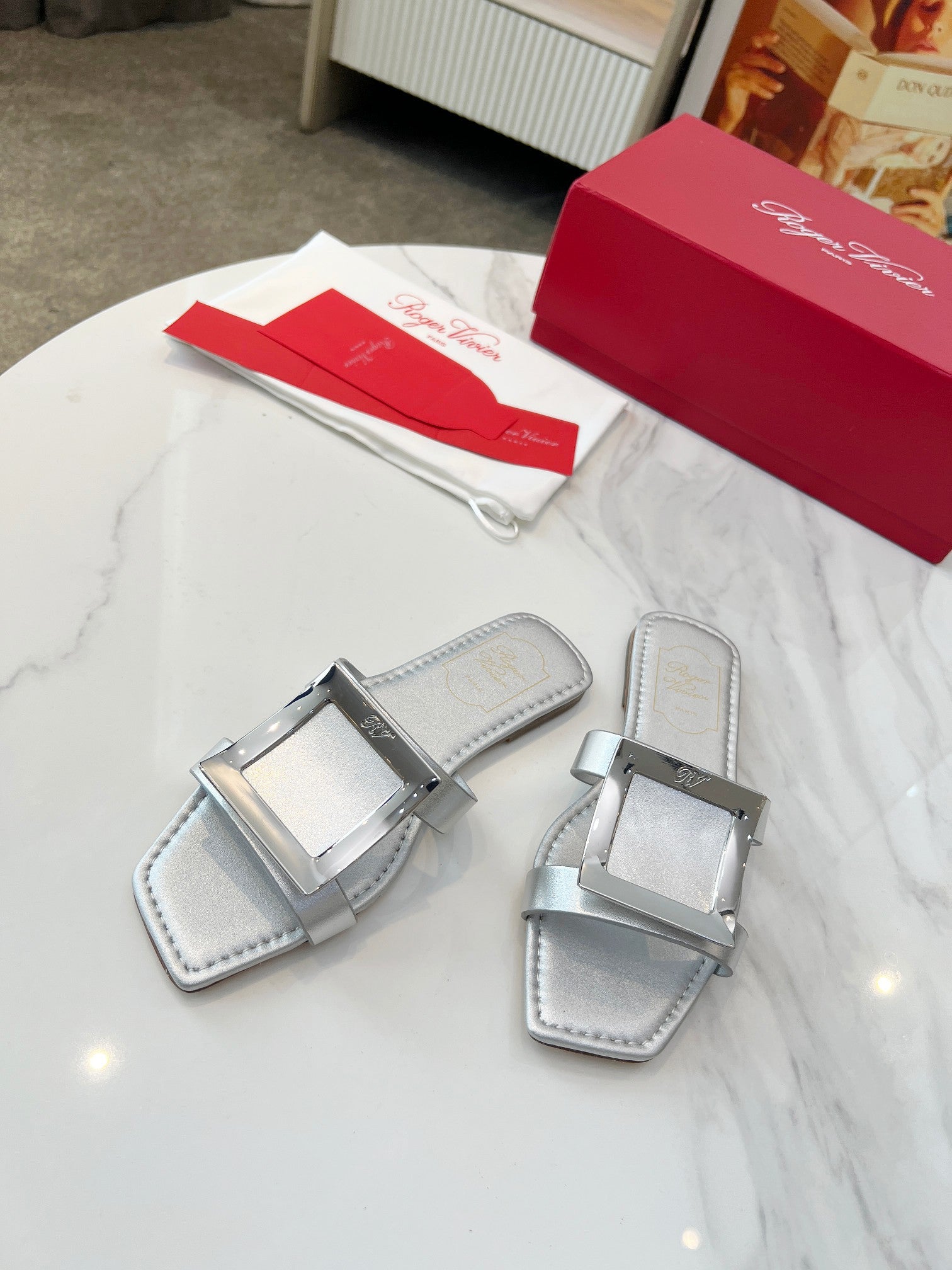 VIV' BY THE SEA MULES IN SILVER CALFSKIN SILVER BUCKLE