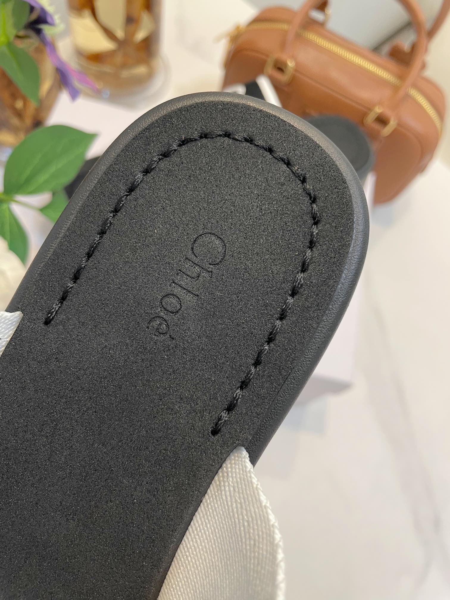 CHLOÉ WOODY WEDGE SANDALS IN BLACK MIX WHITE CANVAS WITH RUBBER SOLE