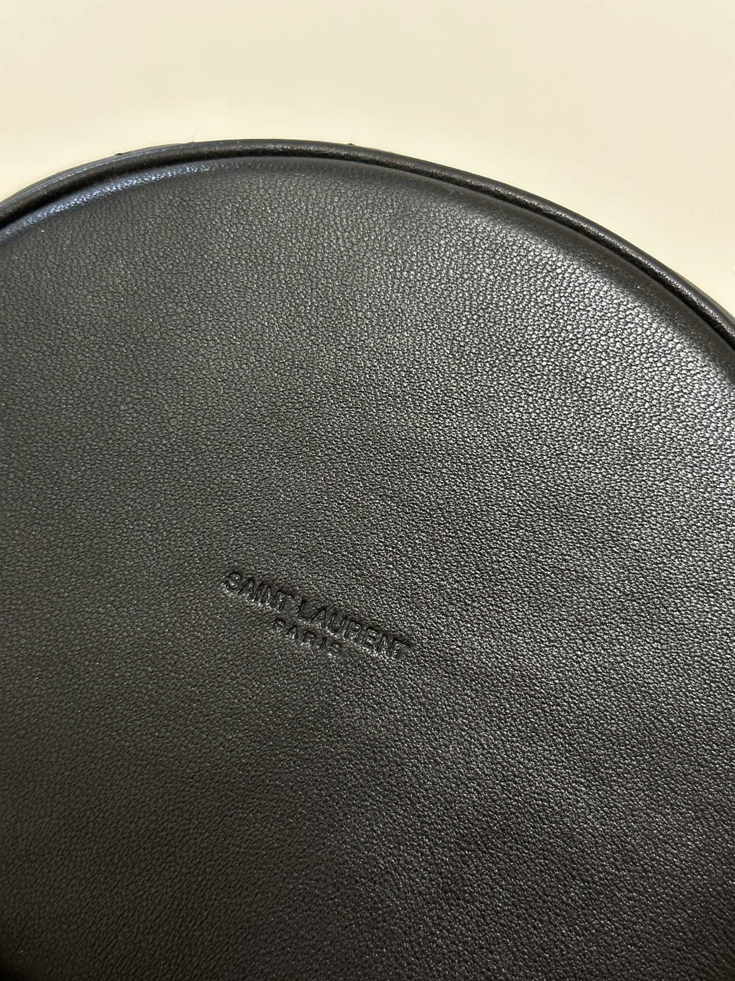 19 FLAP BUCKET BAG BLACK CALFSKIN