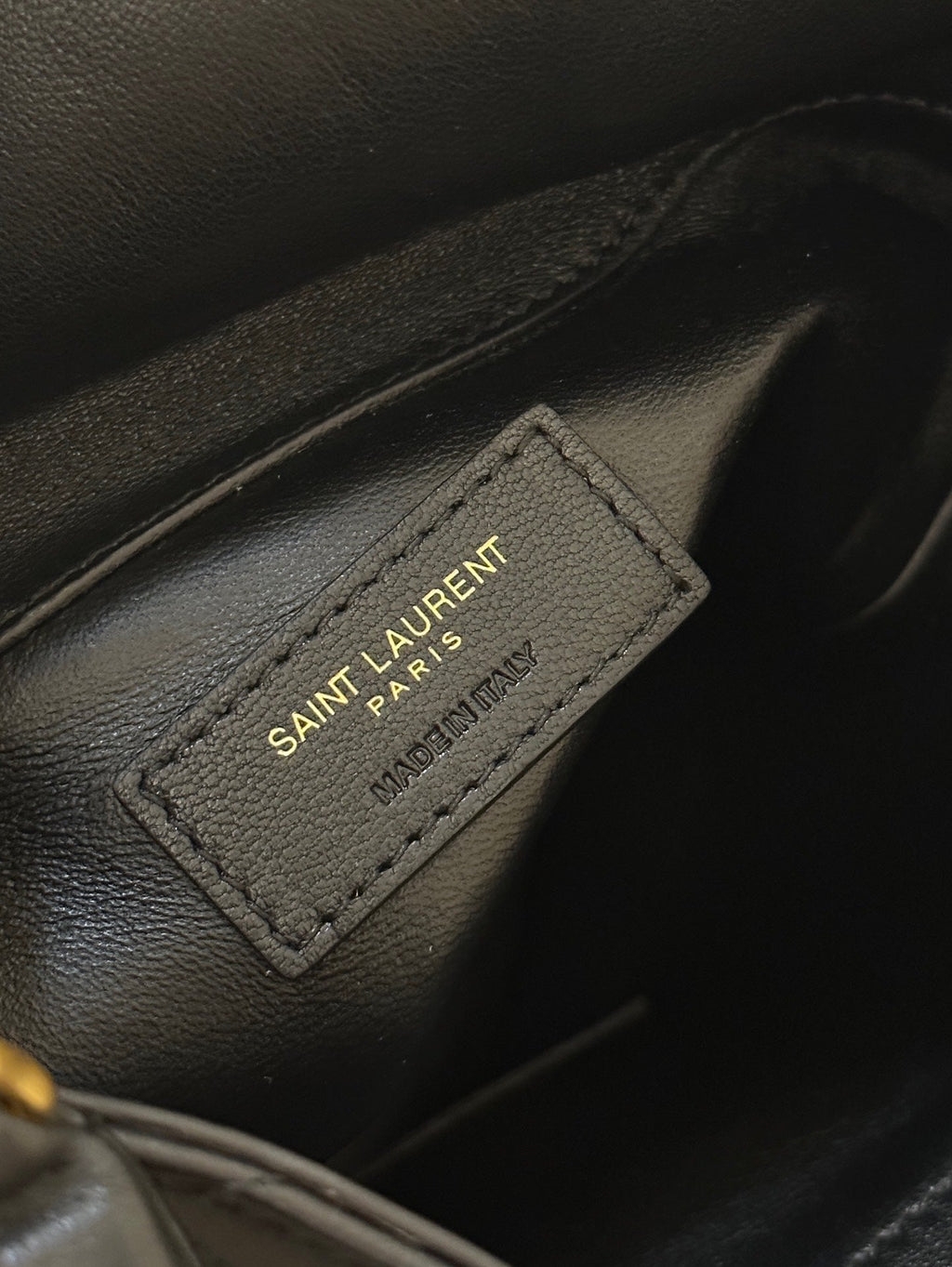 19 FLAP BUCKET BAG BLACK CALFSKIN