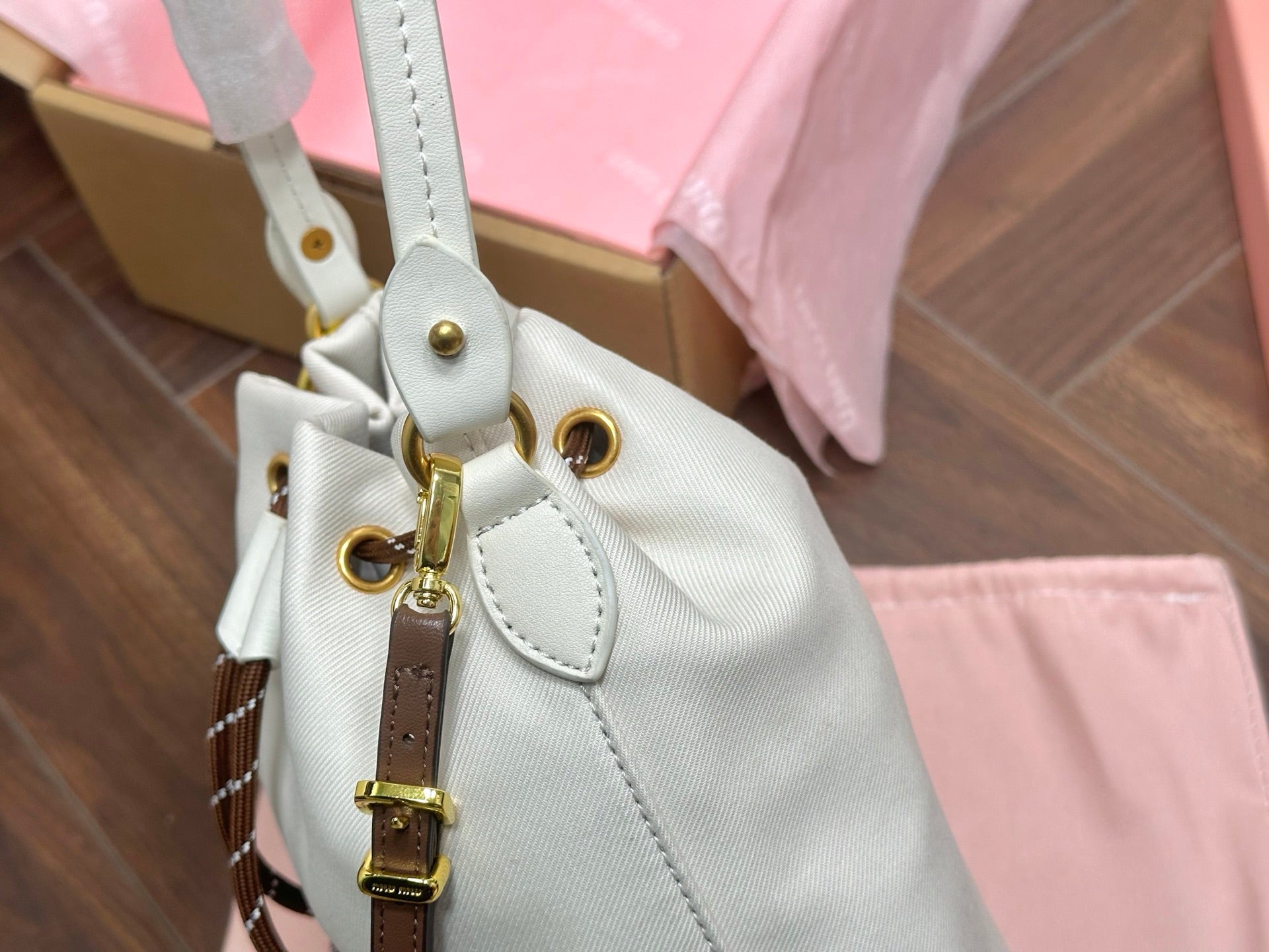 DRAWSTRING BUCKET BAG 21 IN WHITE CANVAS GOLD HARDWARE