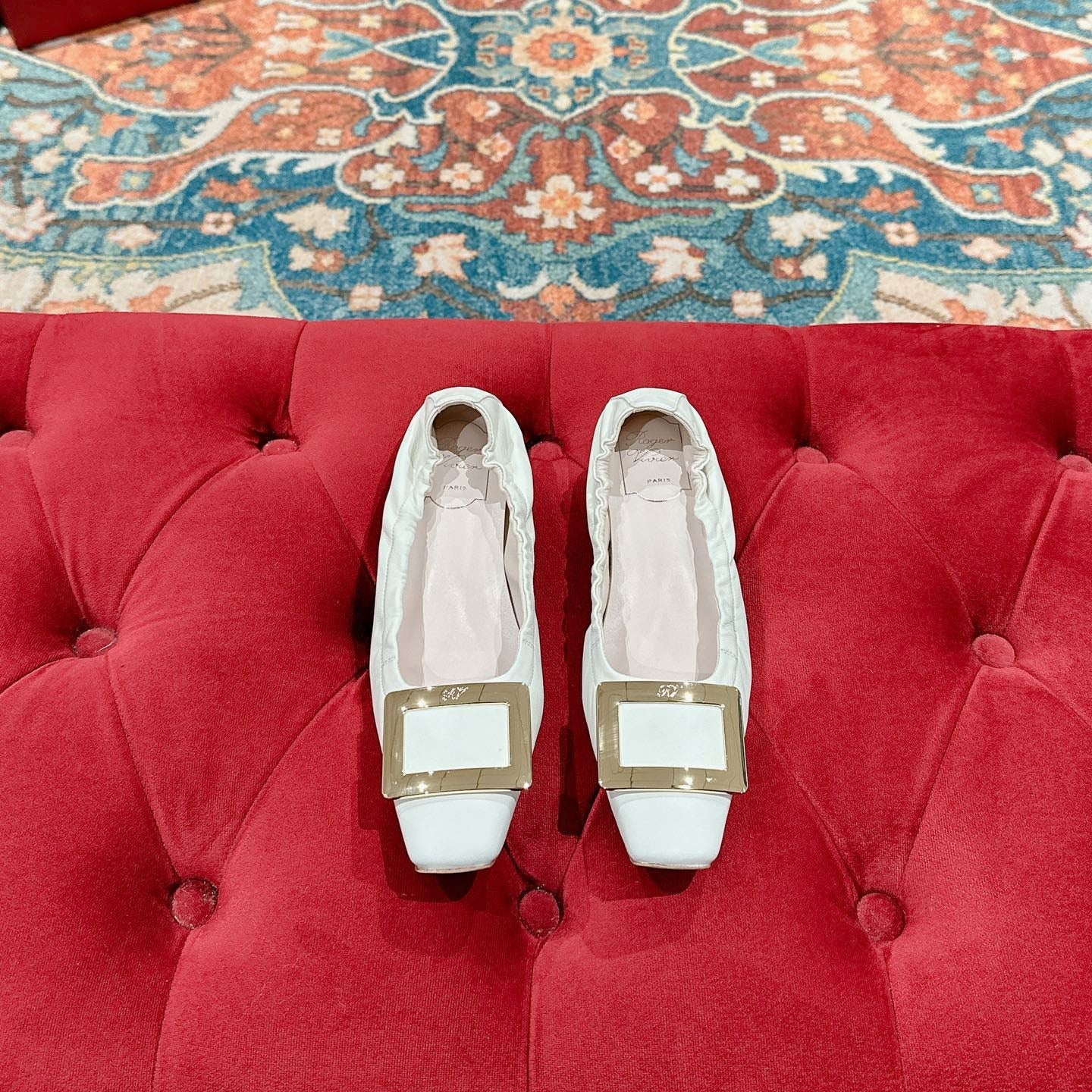 BELLE VIVIER BALLERINAS IN WHITE SHINY LAMBSKIN GOLD PATENT SQUARE BUCKLE