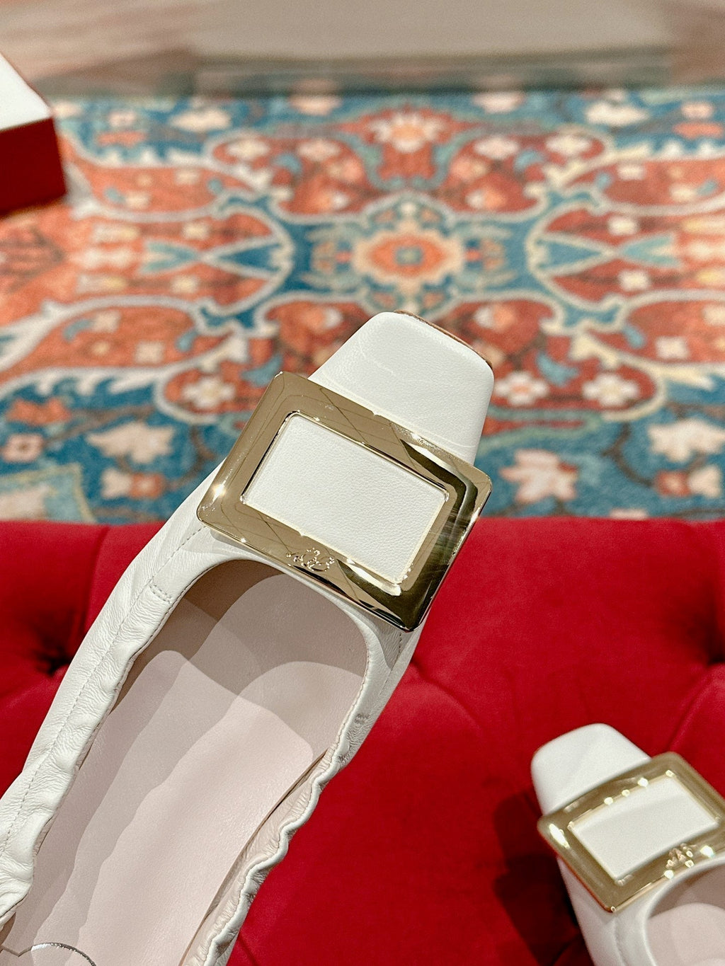 BELLE VIVIER BALLERINAS IN WHITE SHINY LAMBSKIN GOLD PATENT SQUARE BUCKLE