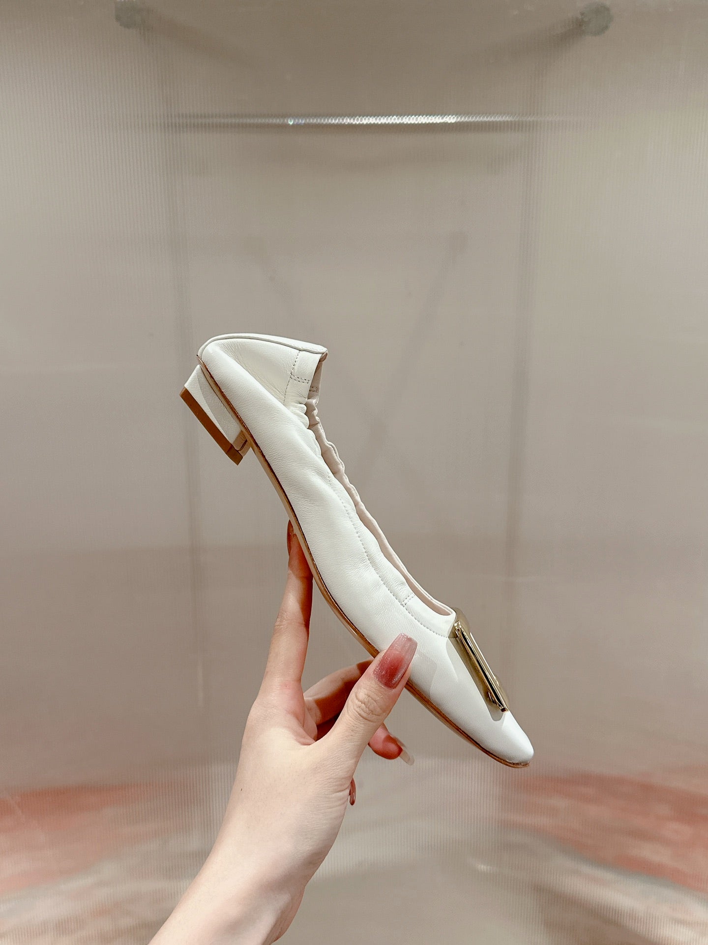 BELLE VIVIER BALLERINAS IN WHITE SHINY LAMBSKIN GOLD PATENT SQUARE BUCKLE