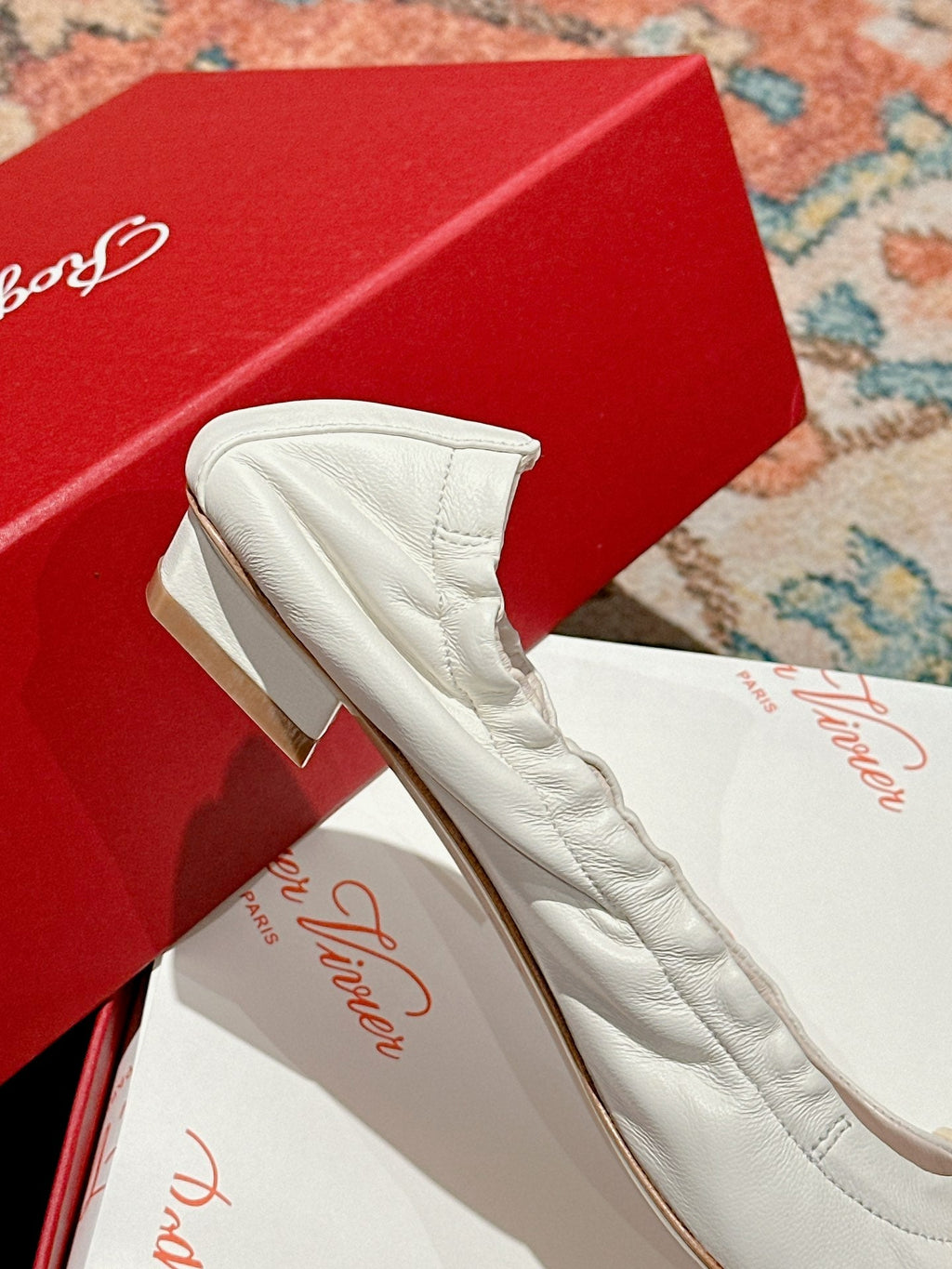 BELLE VIVIER BALLERINAS IN WHITE SHINY LAMBSKIN GOLD PATENT SQUARE BUCKLE