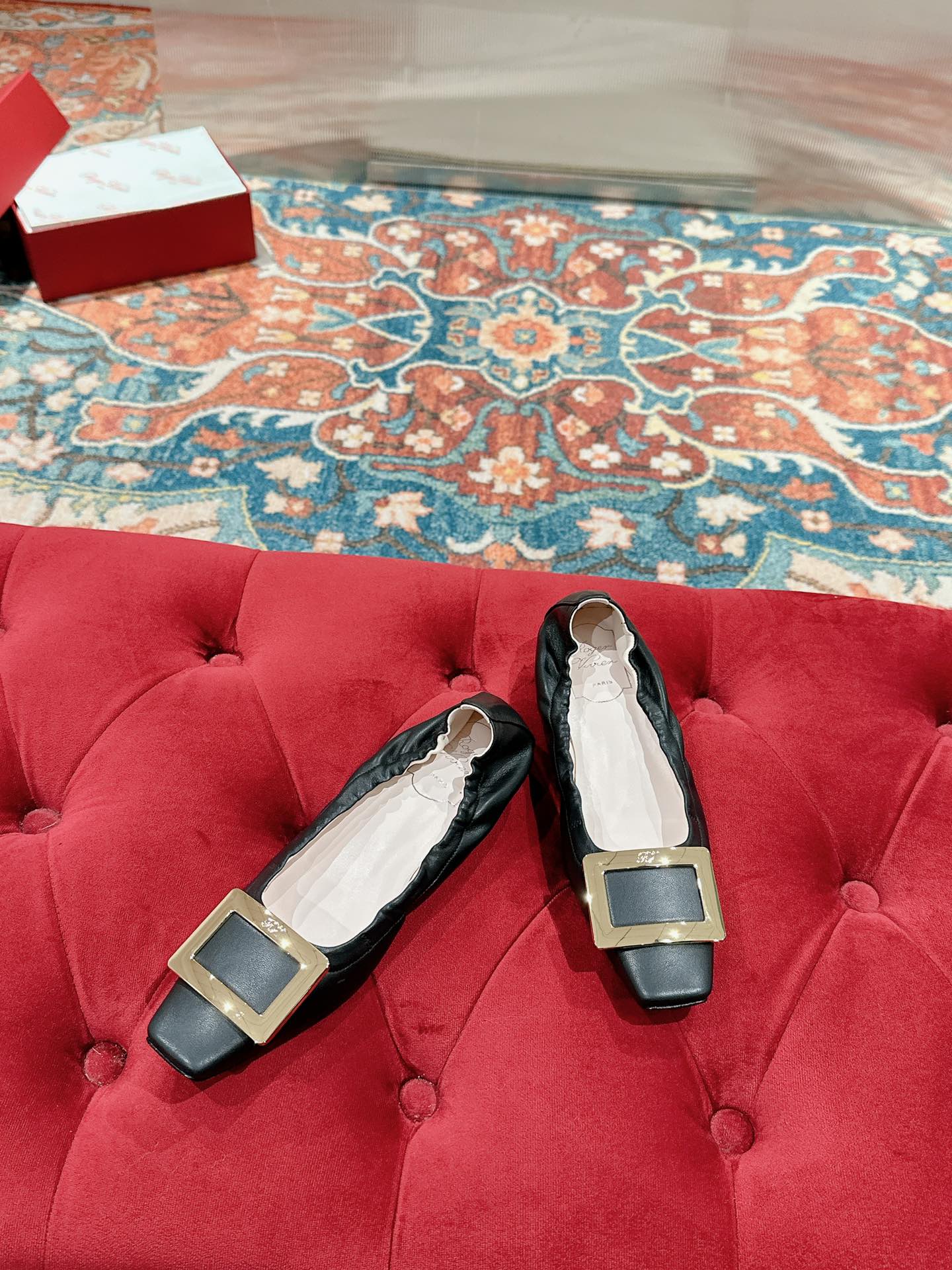 BELLE VIVIER BALLERINAS IN BLACK SHINY LAMBSKIN GOLD PATENT SQUARE BUCKLE