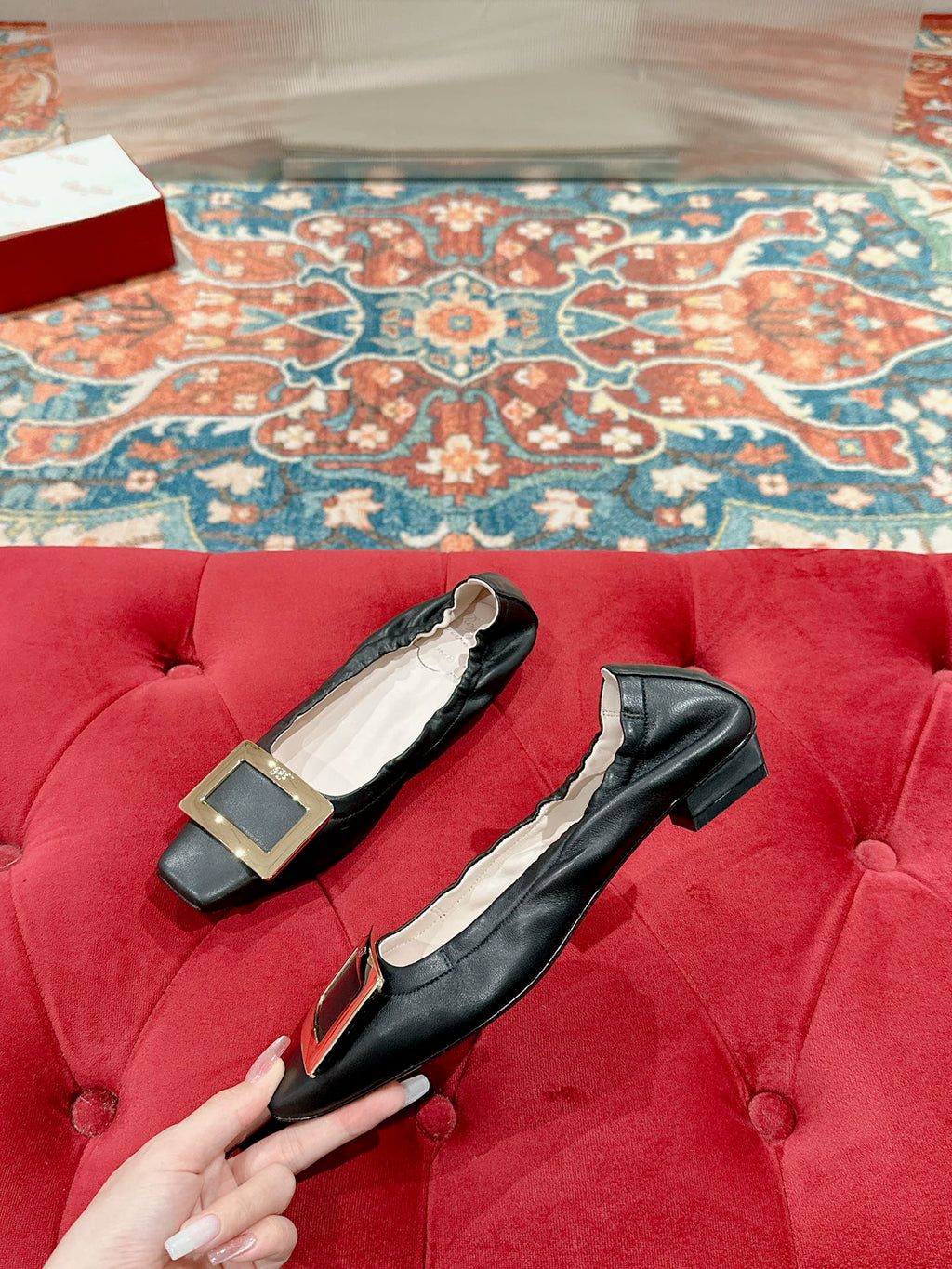 BELLE VIVIER BALLERINAS IN BLACK SHINY LAMBSKIN GOLD PATENT SQUARE BUCKLE