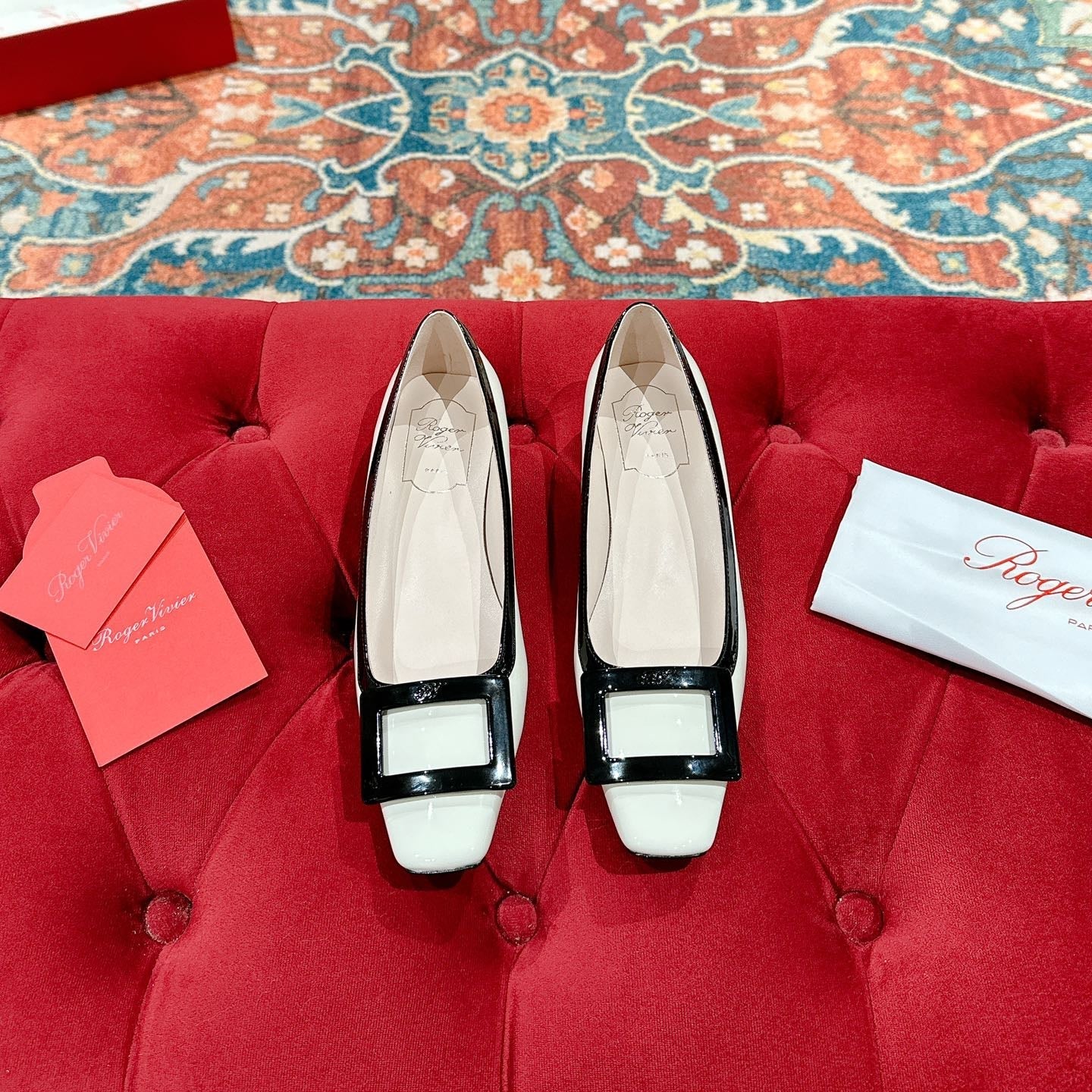 TROMPETTE BALLERINAS IN WHITE SHINY CALFSKIN BLACK SQUARE BUCKLE