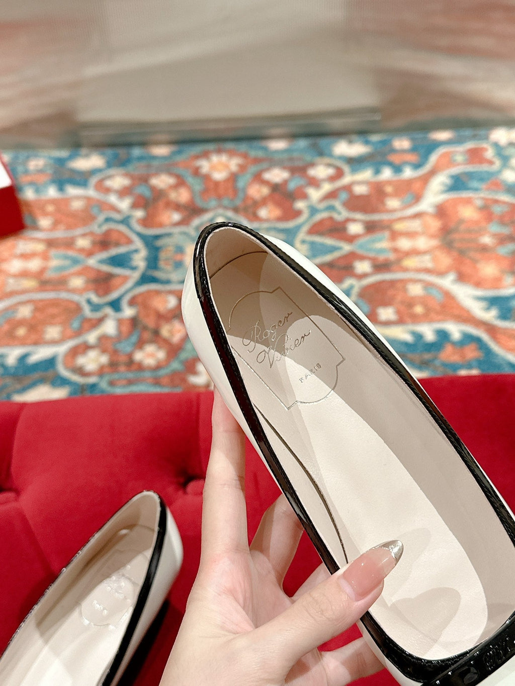 TROMPETTE BALLERINAS IN WHITE SHINY CALFSKIN BLACK SQUARE BUCKLE