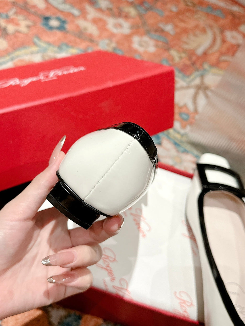 TROMPETTE BALLERINAS IN WHITE SHINY CALFSKIN BLACK SQUARE BUCKLE