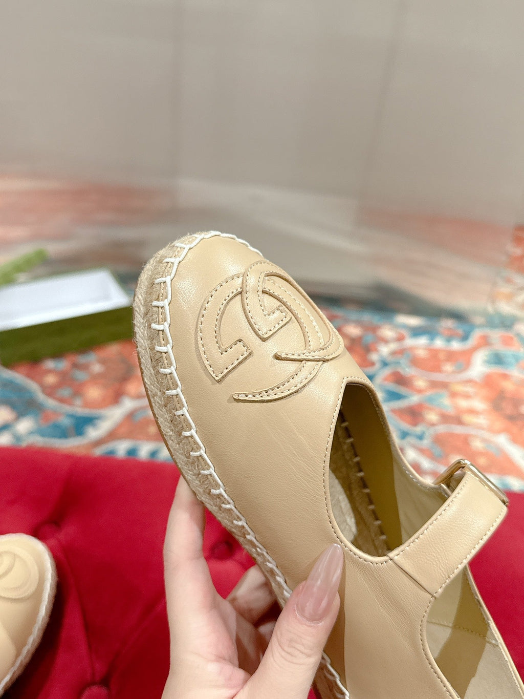 GG CROSS STRAP FLAT SHOES IN BEIGE CALFSKIN WITH STRAW SOLE