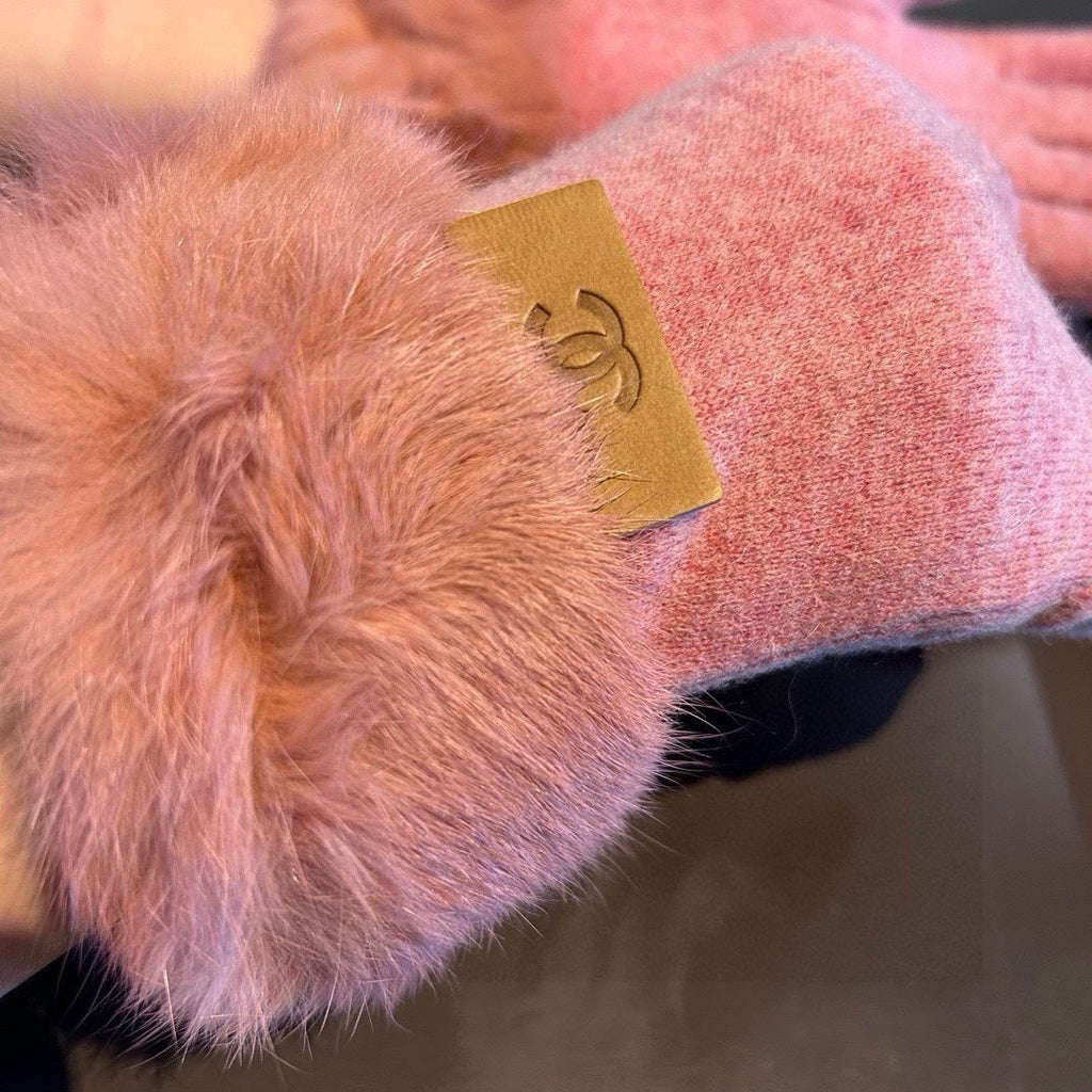 GLOVES IN FLAMINGO PINK WOOL AND RABBIT FUR 420534