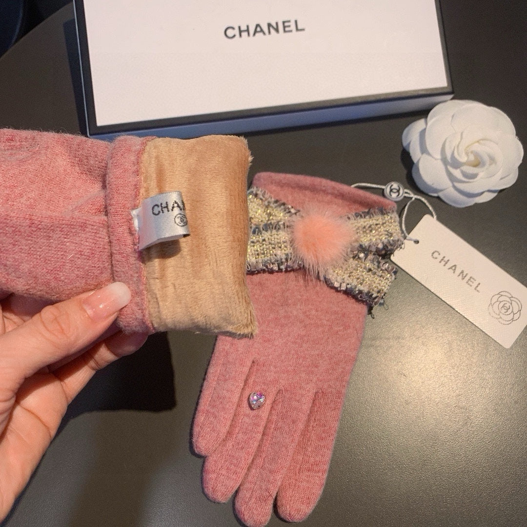 GLOVES IN FLAMINGO PINK WOOL 420537